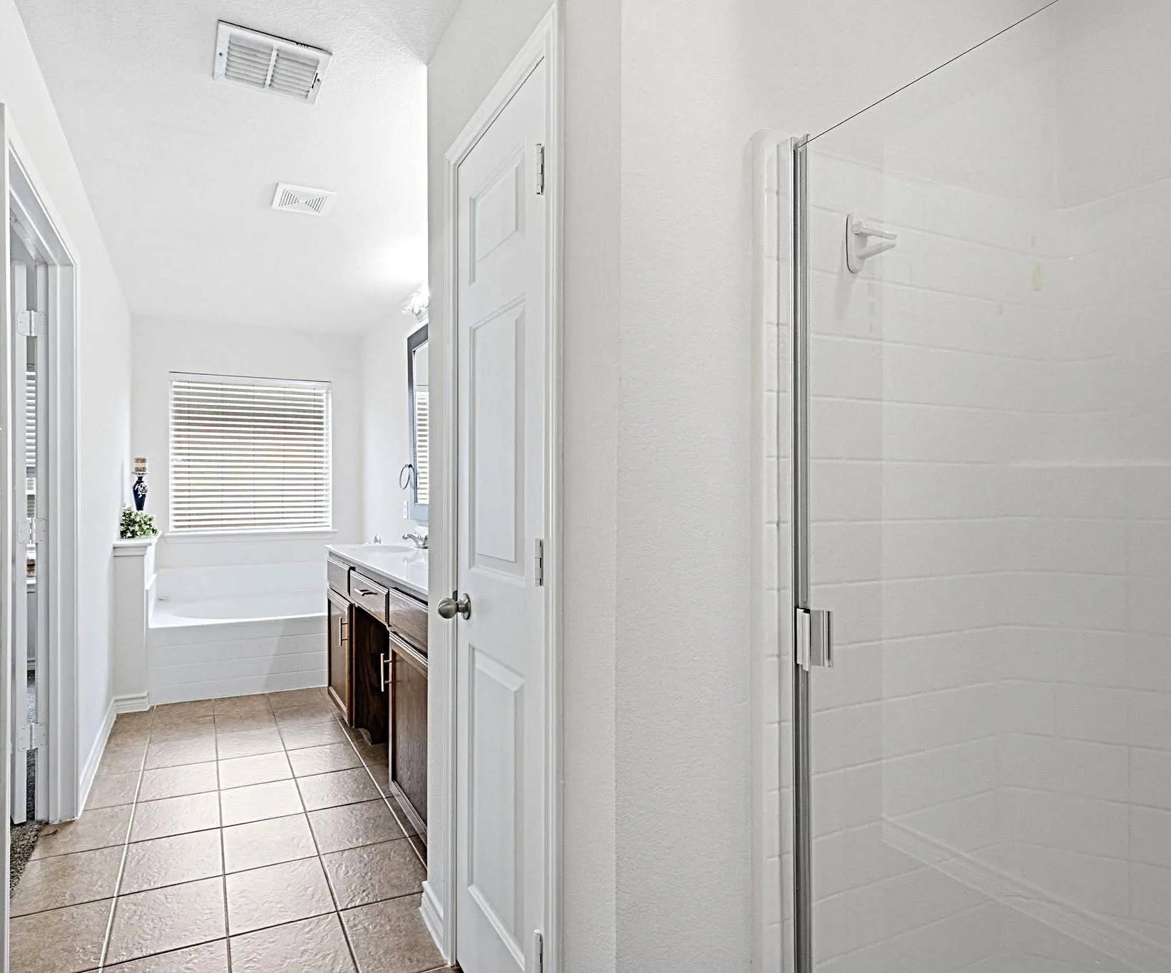 Single Family Residence For Sale in Tarrant County , 5828 Pearl Oyster Lane, Fort Worth, Texas 76179, 3 Bedroom, 2 Bathroom, 2 Garage spaces, 1,720 Sqft, built in 2008, mls#21342914, Real Estate Agent in Fort Worth, Homes For Sale in Tarrant county, Homes For Sale in Fort Worth, Realtor in Fort Worth Texas, Real Estate Brokerage Independent Realty Texas, Luminita Cordes Realtor
