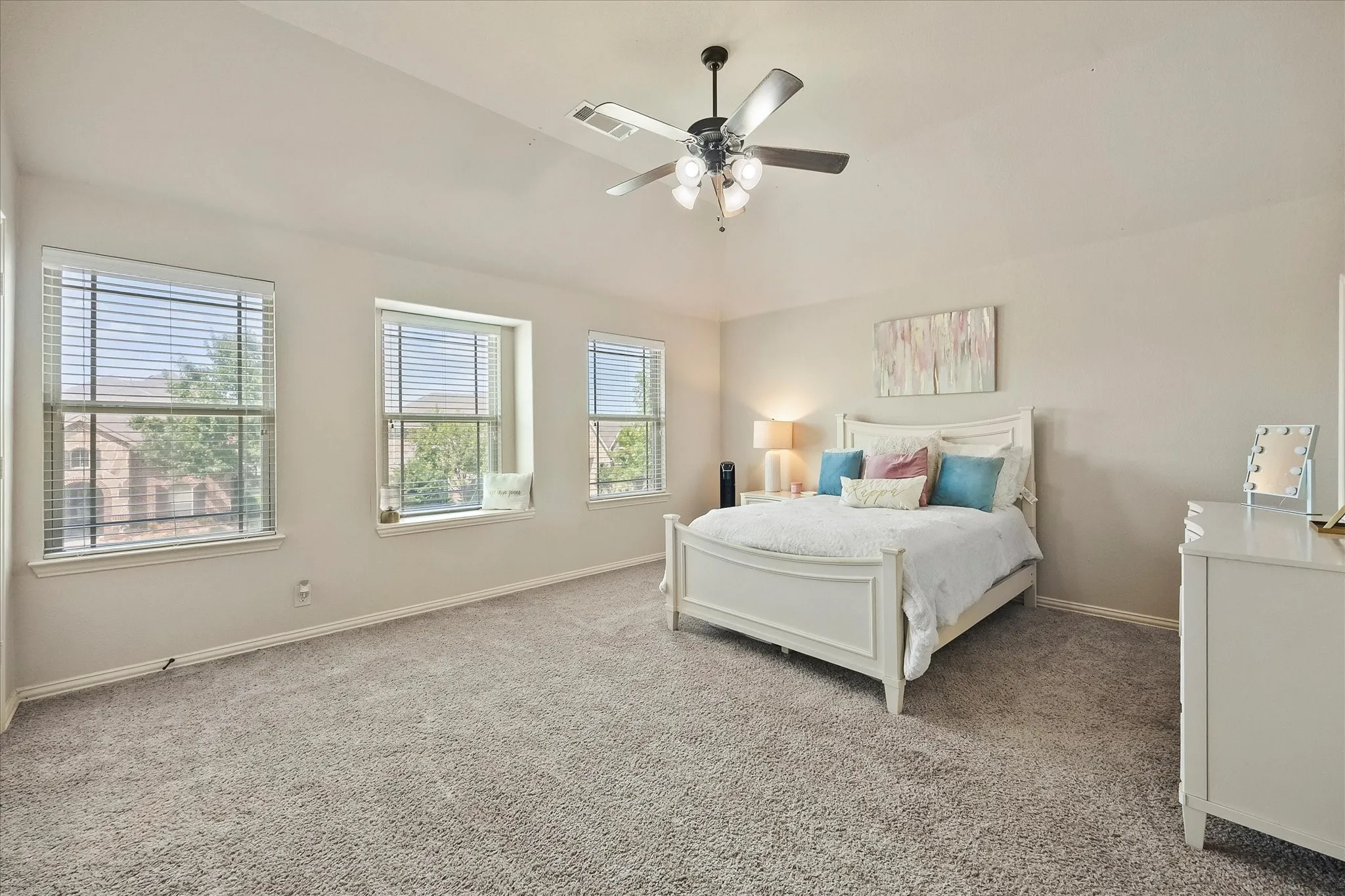 Single Family Residence For Sale in Kaufman County , 1925 Knoxbridge Road, Forney, Texas 75126, 4 Bedroom, 3 Bathroom, 3 Garage spaces, 3,257 Sqft, built in 2015, mls#21347316, Real Estate Agent in Forney, Homes For Sale in Kaufman county, Homes For Sale in Forney, Realtor in Forney Texas, Real Estate Brokerage Independent Realty Texas, Luminita Cordes Realtor