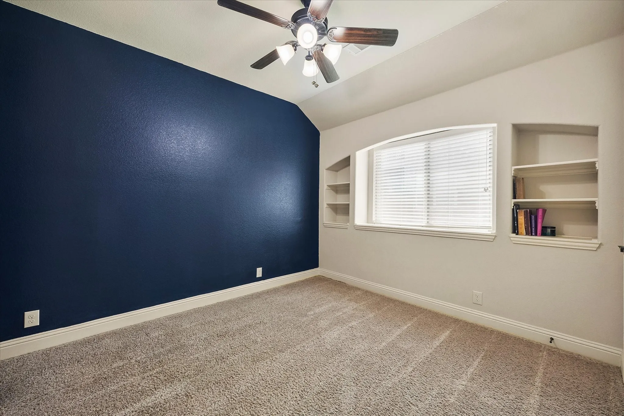 Single Family Residence For Sale in Kaufman County , 1925 Knoxbridge Road, Forney, Texas 75126, 4 Bedroom, 3 Bathroom, 3 Garage spaces, 3,257 Sqft, built in 2015, mls#21347316, Real Estate Agent in Forney, Homes For Sale in Kaufman county, Homes For Sale in Forney, Realtor in Forney Texas, Real Estate Brokerage Independent Realty Texas, Luminita Cordes Realtor