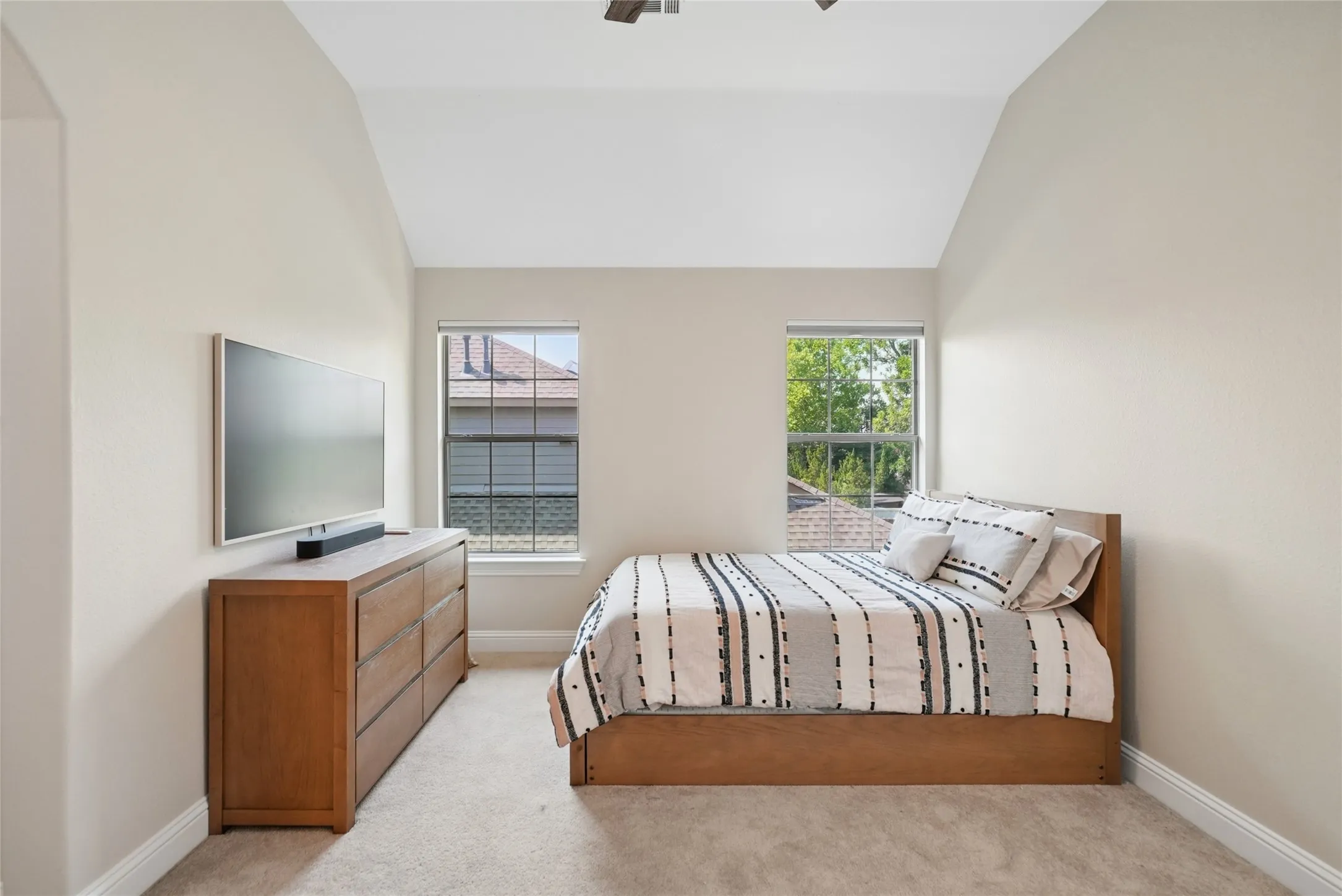 Single Family Residence For Rent in Dallas County , 8319 Midway Road, Dallas, Texas 75209, 5 Bedroom, 6 Bathroom, 2 Garage spaces, 5,237 Sqft, built in 2005, mls#21347469, Real Estate Agent in Dallas, Homes For Rent in Dallas county, Homes For Rent in Dallas, Realtor in Dallas Texas, Real Estate Brokerage Independent Realty Texas, Luminita Cordes Realtor