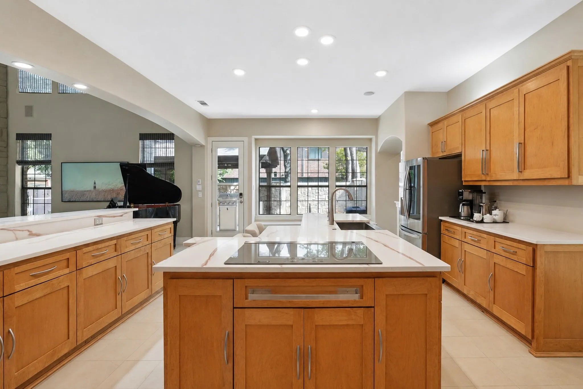 Single Family Residence For Rent in Dallas County , 8319 Midway Road, Dallas, Texas 75209, 5 Bedroom, 6 Bathroom, 2 Garage spaces, 5,237 Sqft, built in 2005, mls#21347469, Real Estate Agent in Dallas, Homes For Rent in Dallas county, Homes For Rent in Dallas, Realtor in Dallas Texas, Real Estate Brokerage Independent Realty Texas, Luminita Cordes Realtor