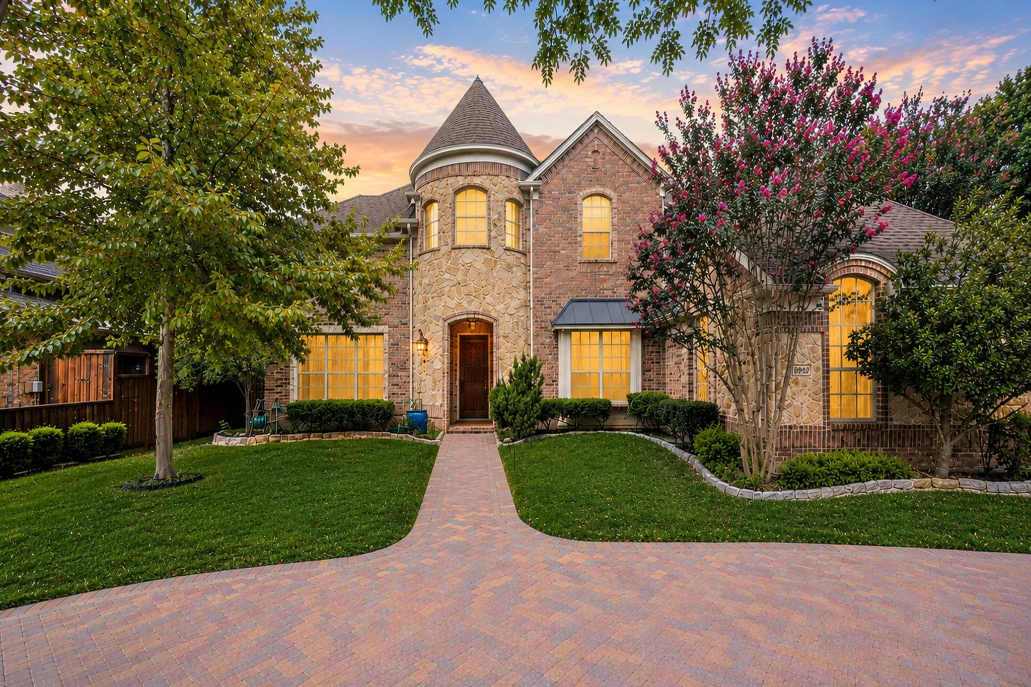 Single Family Residence For Rent in Dallas County , 8319 Midway Road, Dallas, Texas 75209, 5 Bedroom, 6 Bathroom, 2 Garage spaces, 5,237 Sqft, built in 2005, mls#21347469, Real Estate Agent in Dallas, Homes For Rent in Dallas county, Homes For Rent in Dallas, Realtor in Dallas Texas, Real Estate Brokerage Independent Realty Texas, Luminita Cordes Realtor