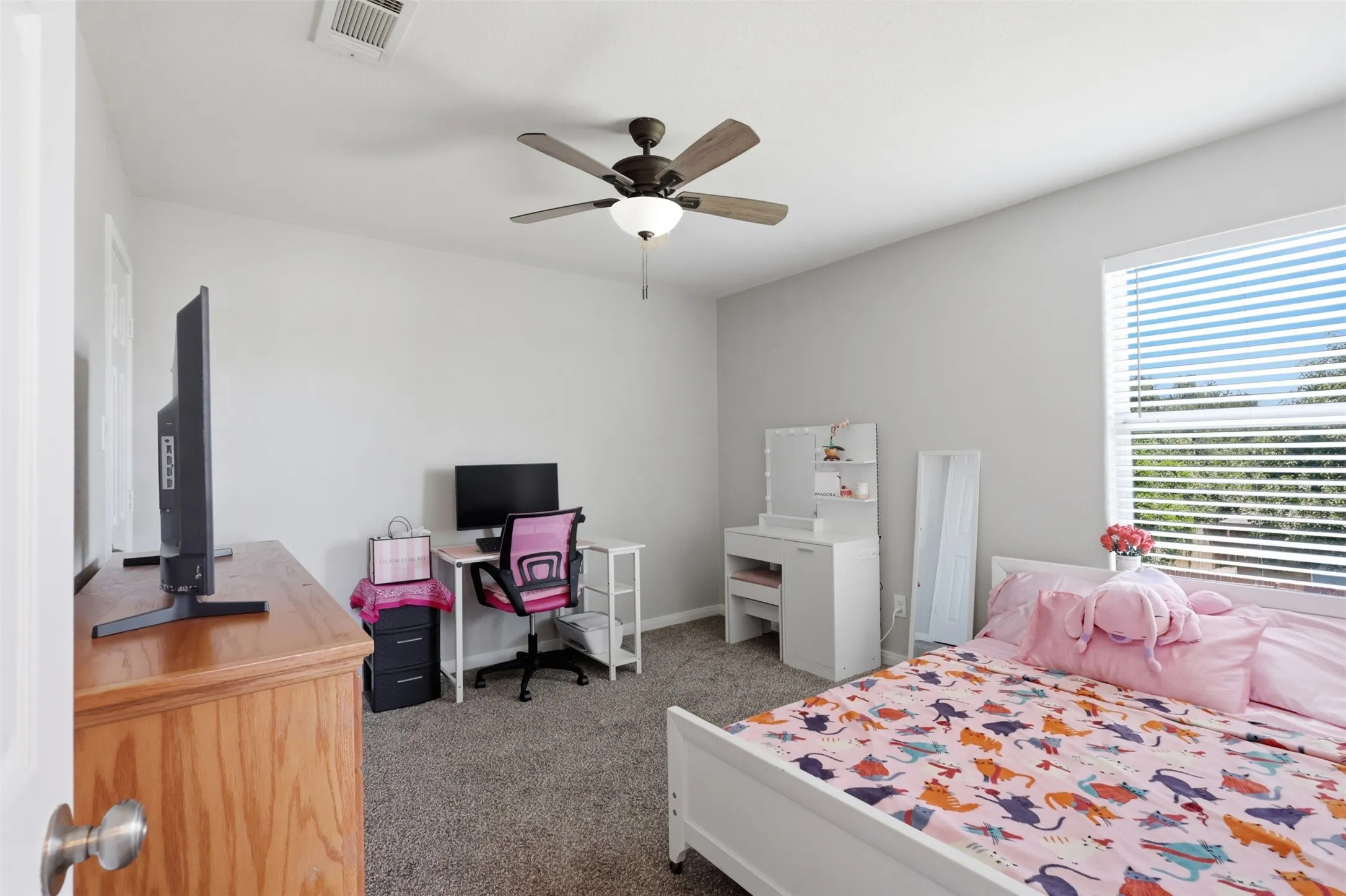 Single Family Residence For Sale in Tarrant County , 612 Lazy Crest Drive, Fort Worth, Texas 76140, 3 Bedroom, 3 Bathroom, 2 Garage spaces, 1,654 Sqft, built in 2011, mls#21345607, Real Estate Agent in Fort Worth, Homes For Sale in Tarrant county, Homes For Sale in Fort Worth, Realtor in Fort Worth Texas, Real Estate Brokerage Independent Realty Texas, Luminita Cordes Realtor
