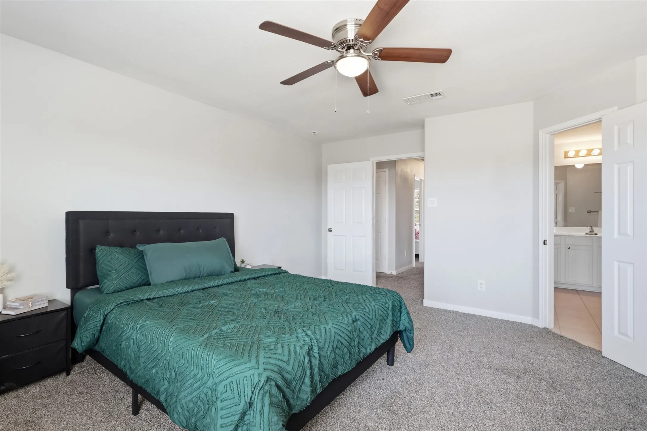 Single Family Residence For Sale in Tarrant County , 612 Lazy Crest Drive, Fort Worth, Texas 76140, 3 Bedroom, 3 Bathroom, 2 Garage spaces, 1,654 Sqft, built in 2011, mls#21345607, Real Estate Agent in Fort Worth, Homes For Sale in Tarrant county, Homes For Sale in Fort Worth, Realtor in Fort Worth Texas, Real Estate Brokerage Independent Realty Texas, Luminita Cordes Realtor