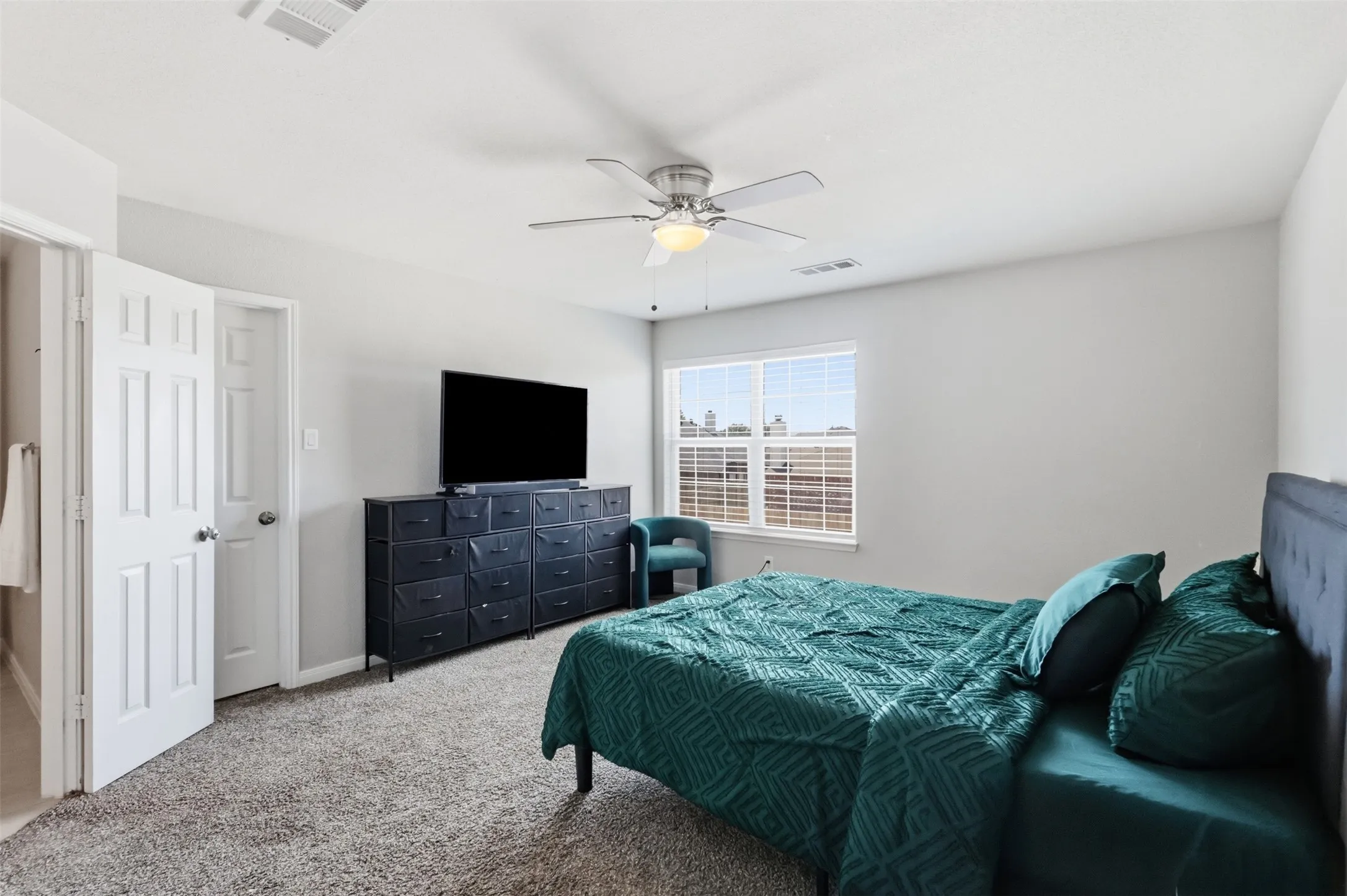 Single Family Residence For Sale in Tarrant County , 612 Lazy Crest Drive, Fort Worth, Texas 76140, 3 Bedroom, 3 Bathroom, 2 Garage spaces, 1,654 Sqft, built in 2011, mls#21345607, Real Estate Agent in Fort Worth, Homes For Sale in Tarrant county, Homes For Sale in Fort Worth, Realtor in Fort Worth Texas, Real Estate Brokerage Independent Realty Texas, Luminita Cordes Realtor