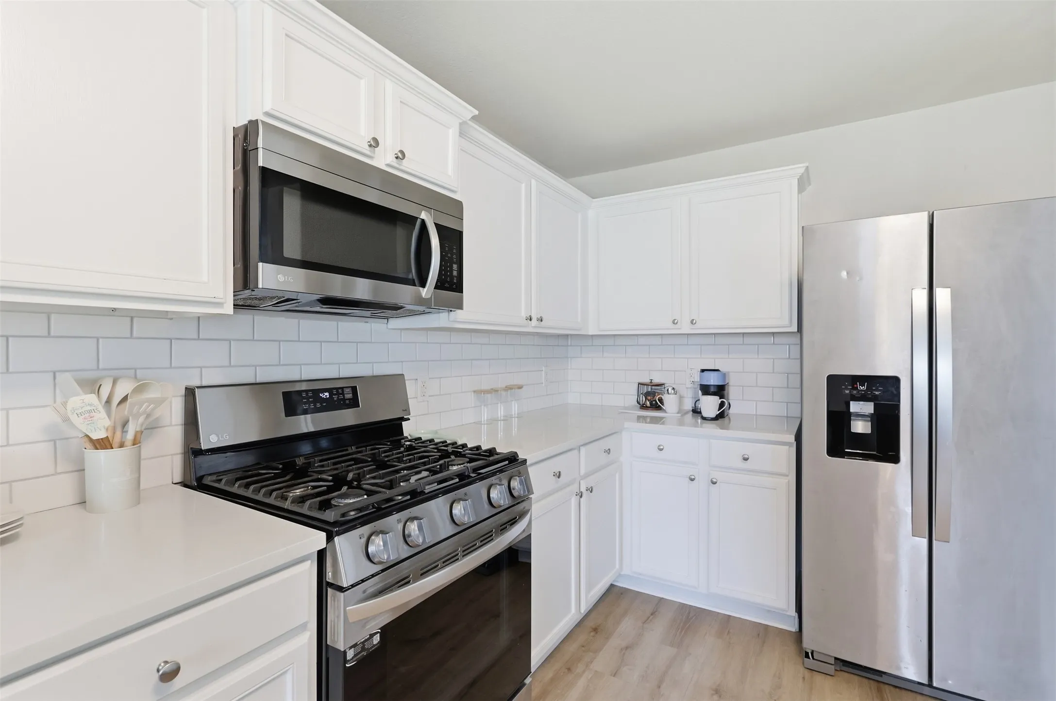 Single Family Residence For Sale in Tarrant County , 612 Lazy Crest Drive, Fort Worth, Texas 76140, 3 Bedroom, 3 Bathroom, 2 Garage spaces, 1,654 Sqft, built in 2011, mls#21345607, Real Estate Agent in Fort Worth, Homes For Sale in Tarrant county, Homes For Sale in Fort Worth, Realtor in Fort Worth Texas, Real Estate Brokerage Independent Realty Texas, Luminita Cordes Realtor