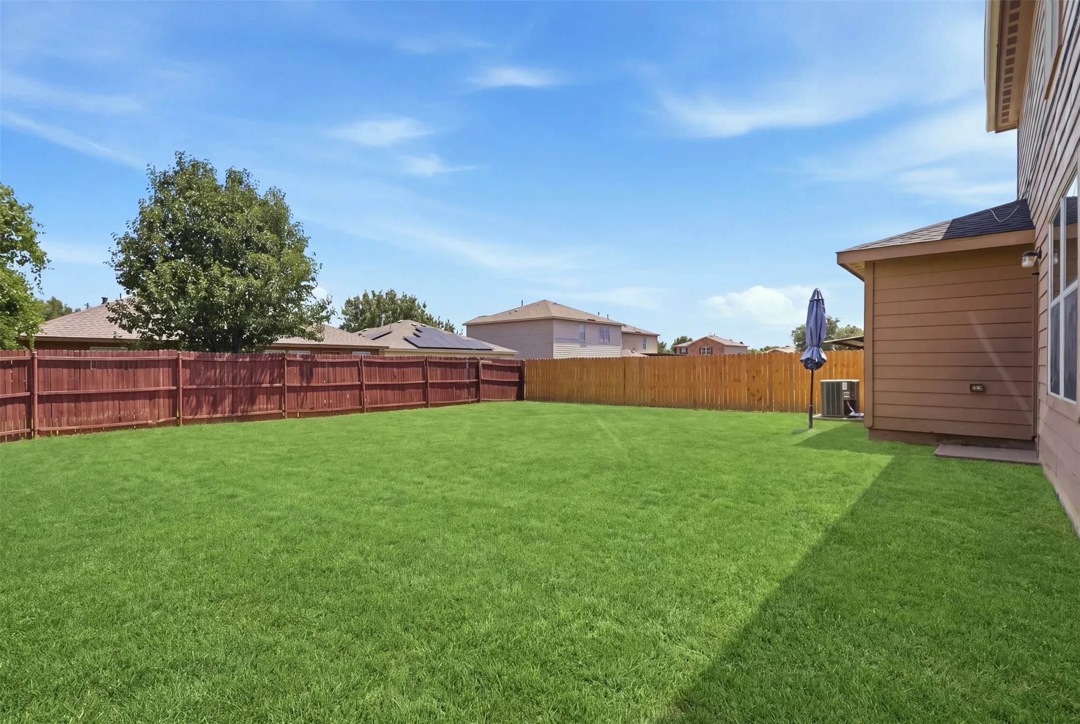 Single Family Residence For Sale in Tarrant County , 612 Lazy Crest Drive, Fort Worth, Texas 76140, 3 Bedroom, 3 Bathroom, 2 Garage spaces, 1,654 Sqft, built in 2011, mls#21345607, Real Estate Agent in Fort Worth, Homes For Sale in Tarrant county, Homes For Sale in Fort Worth, Realtor in Fort Worth Texas, Real Estate Brokerage Independent Realty Texas, Luminita Cordes Realtor