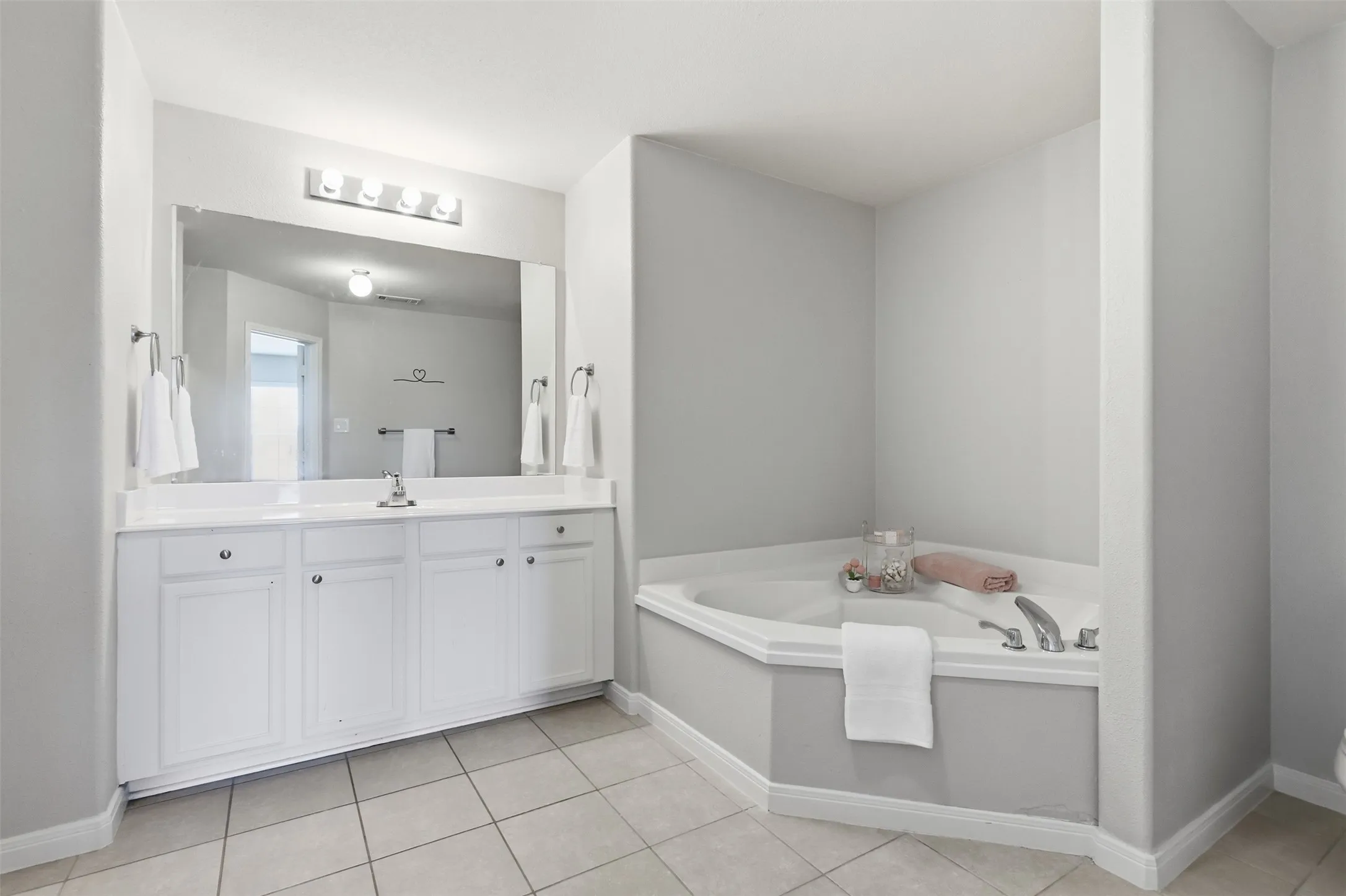 Single Family Residence For Sale in Tarrant County , 612 Lazy Crest Drive, Fort Worth, Texas 76140, 3 Bedroom, 3 Bathroom, 2 Garage spaces, 1,654 Sqft, built in 2011, mls#21345607, Real Estate Agent in Fort Worth, Homes For Sale in Tarrant county, Homes For Sale in Fort Worth, Realtor in Fort Worth Texas, Real Estate Brokerage Independent Realty Texas, Luminita Cordes Realtor
