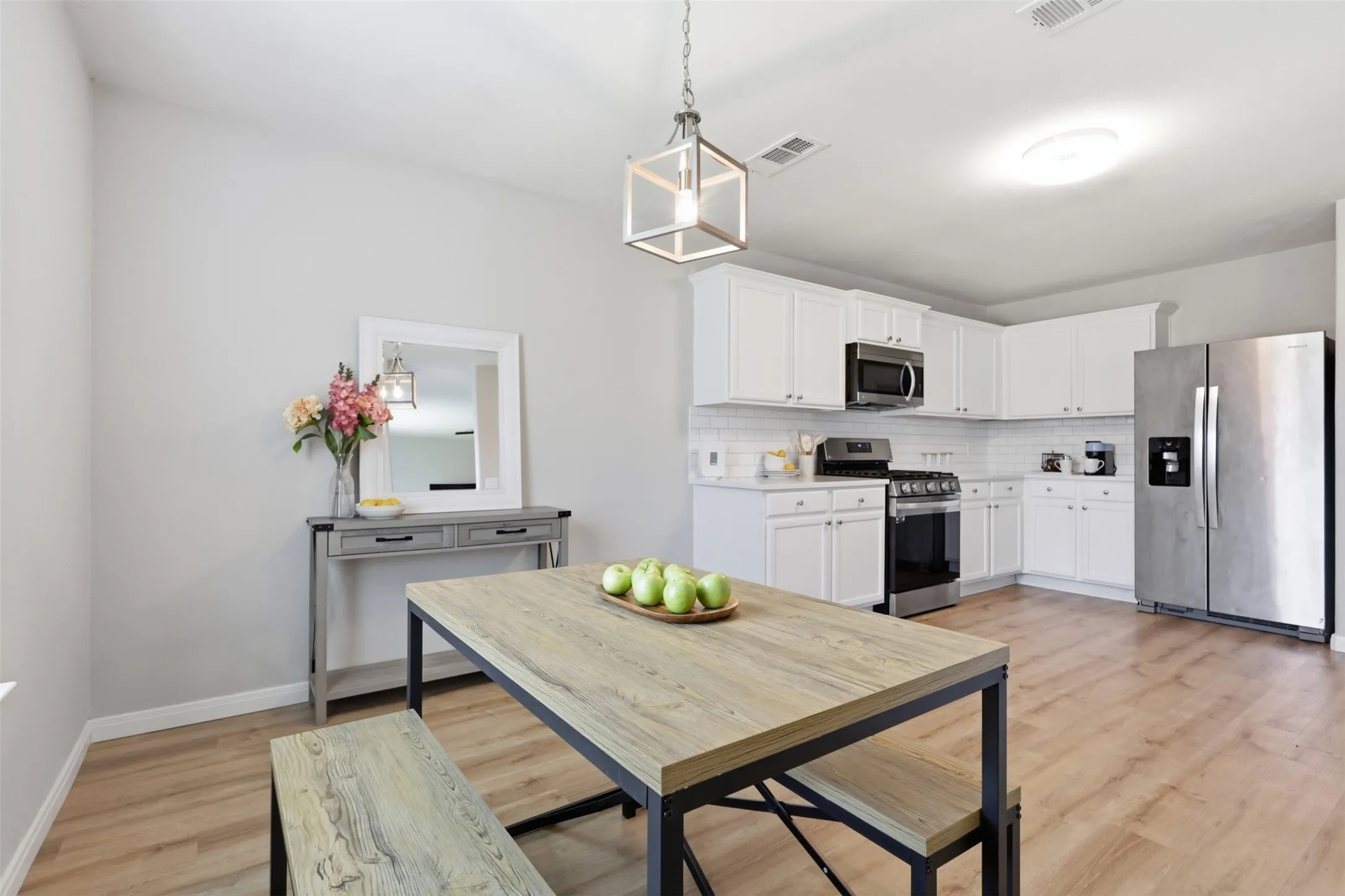 Single Family Residence For Sale in Tarrant County , 612 Lazy Crest Drive, Fort Worth, Texas 76140, 3 Bedroom, 3 Bathroom, 2 Garage spaces, 1,654 Sqft, built in 2011, mls#21345607, Real Estate Agent in Fort Worth, Homes For Sale in Tarrant county, Homes For Sale in Fort Worth, Realtor in Fort Worth Texas, Real Estate Brokerage Independent Realty Texas, Luminita Cordes Realtor