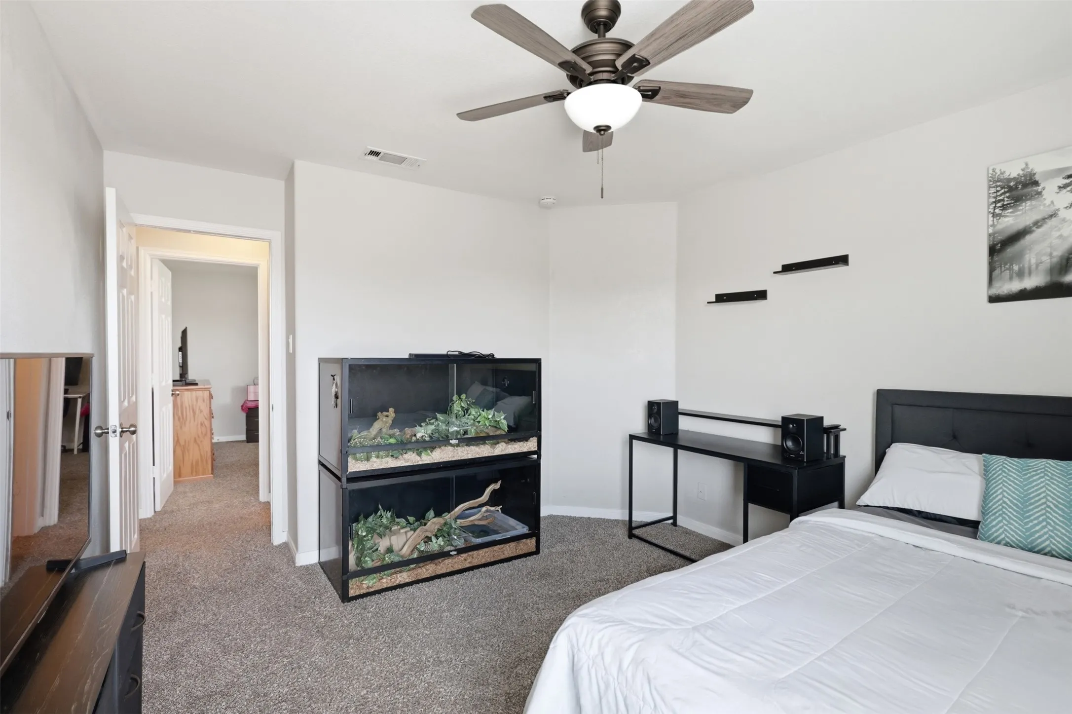 Single Family Residence For Sale in Tarrant County , 612 Lazy Crest Drive, Fort Worth, Texas 76140, 3 Bedroom, 3 Bathroom, 2 Garage spaces, 1,654 Sqft, built in 2011, mls#21345607, Real Estate Agent in Fort Worth, Homes For Sale in Tarrant county, Homes For Sale in Fort Worth, Realtor in Fort Worth Texas, Real Estate Brokerage Independent Realty Texas, Luminita Cordes Realtor