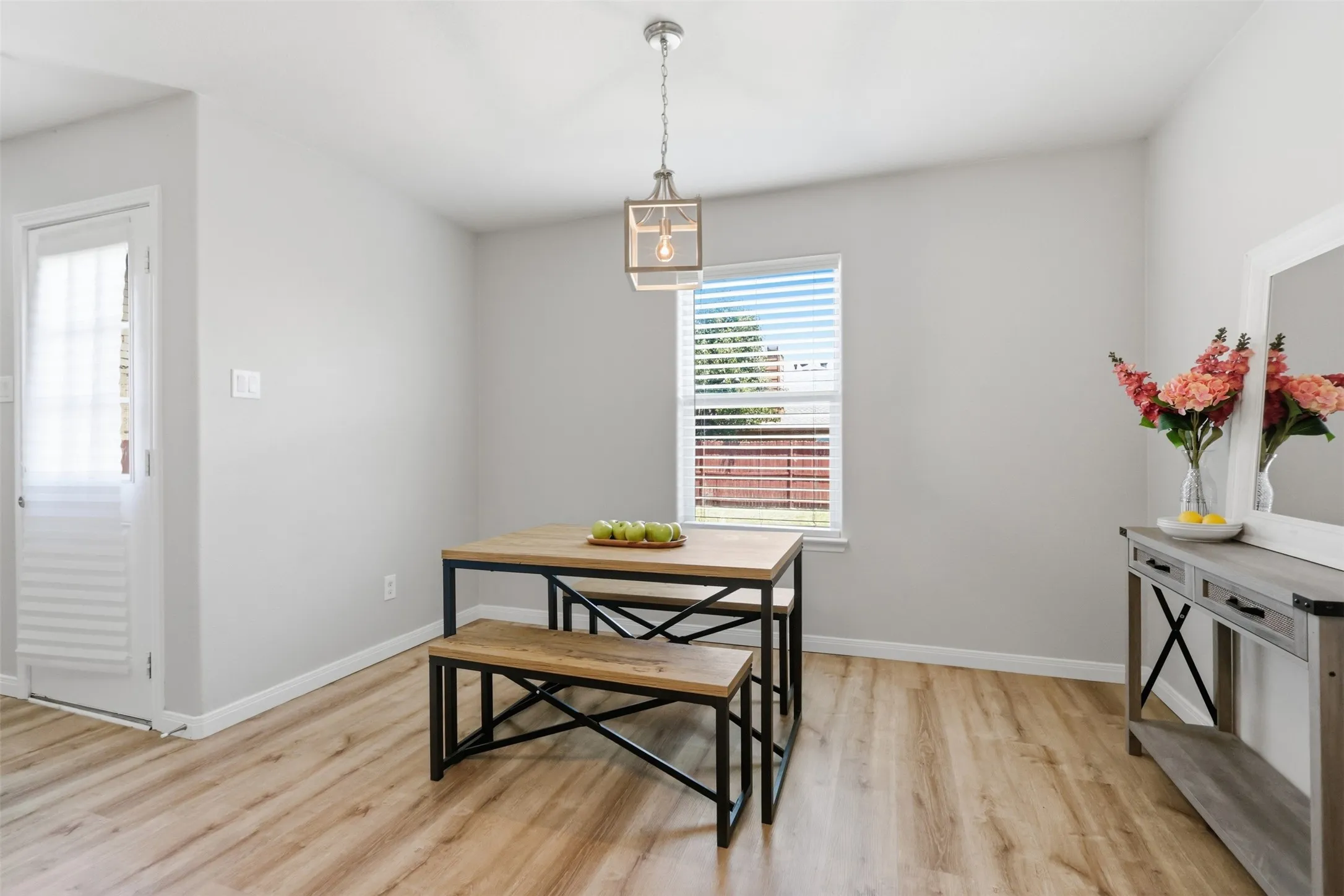 Single Family Residence For Sale in Tarrant County , 612 Lazy Crest Drive, Fort Worth, Texas 76140, 3 Bedroom, 3 Bathroom, 2 Garage spaces, 1,654 Sqft, built in 2011, mls#21345607, Real Estate Agent in Fort Worth, Homes For Sale in Tarrant county, Homes For Sale in Fort Worth, Realtor in Fort Worth Texas, Real Estate Brokerage Independent Realty Texas, Luminita Cordes Realtor