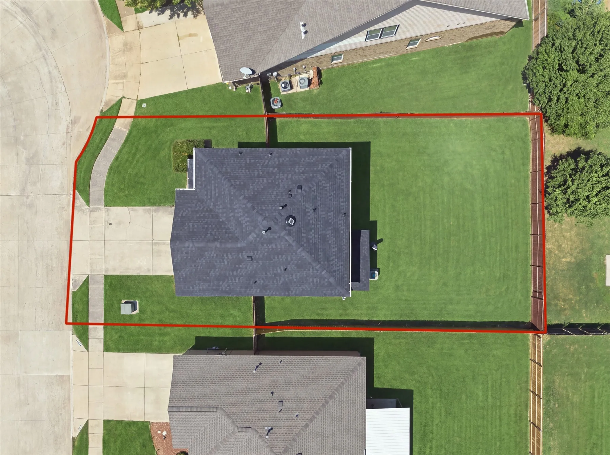 Single Family Residence For Sale in Tarrant County , 612 Lazy Crest Drive, Fort Worth, Texas 76140, 3 Bedroom, 3 Bathroom, 2 Garage spaces, 1,654 Sqft, built in 2011, mls#21345607, Real Estate Agent in Fort Worth, Homes For Sale in Tarrant county, Homes For Sale in Fort Worth, Realtor in Fort Worth Texas, Real Estate Brokerage Independent Realty Texas, Luminita Cordes Realtor