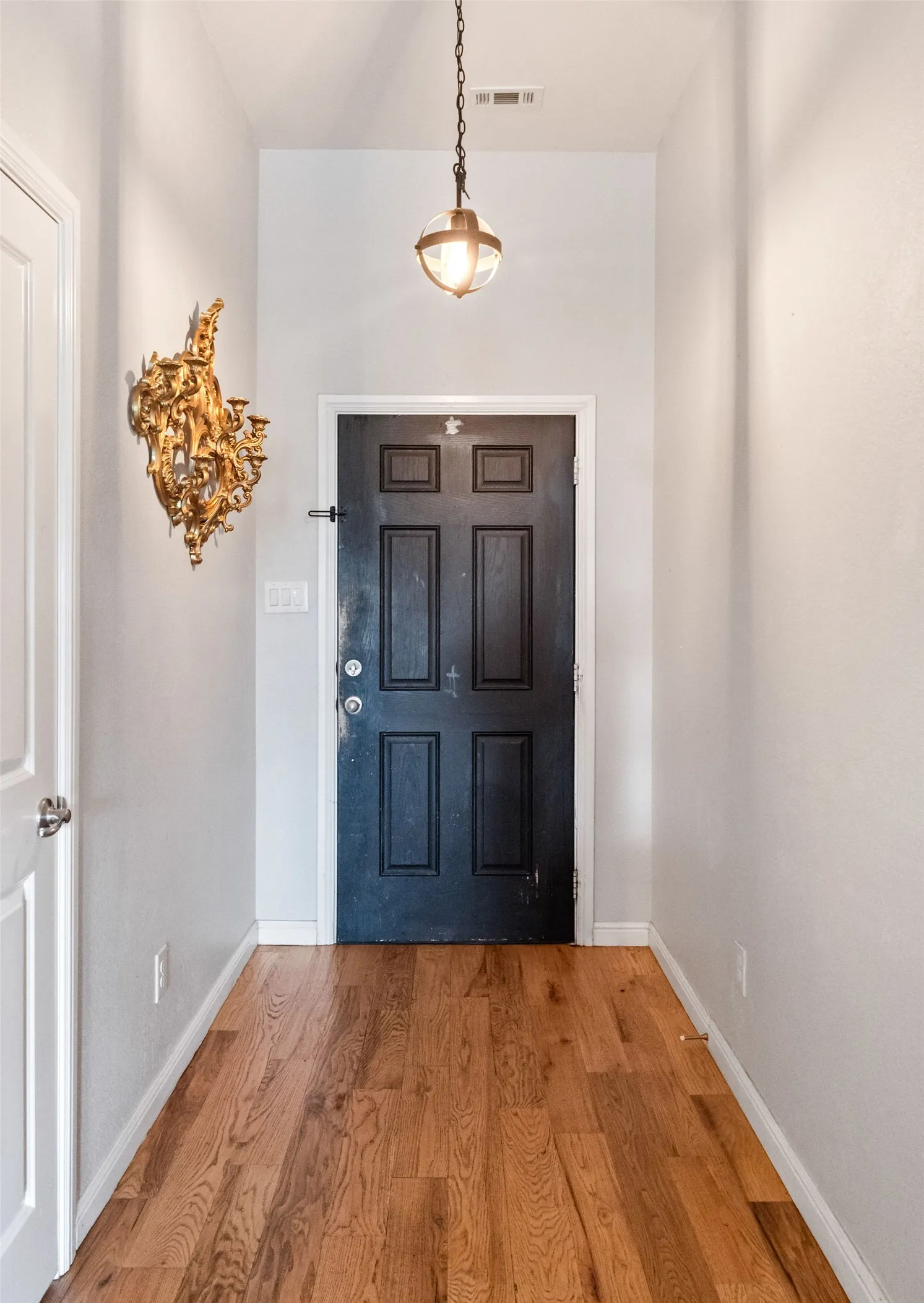 Single Family Residence For Sale in Tarrant County , 328 Running water Trail, Fort Worth, Texas 76131, 4 Bedroom, 2 Bathroom, 2 Garage spaces, 2,355 Sqft, built in 2018, mls#21347415, Real Estate Agent in Fort Worth, Homes For Sale in Tarrant county, Homes For Sale in Fort Worth, Realtor in Fort Worth Texas, Real Estate Brokerage Independent Realty Texas, Luminita Cordes Realtor