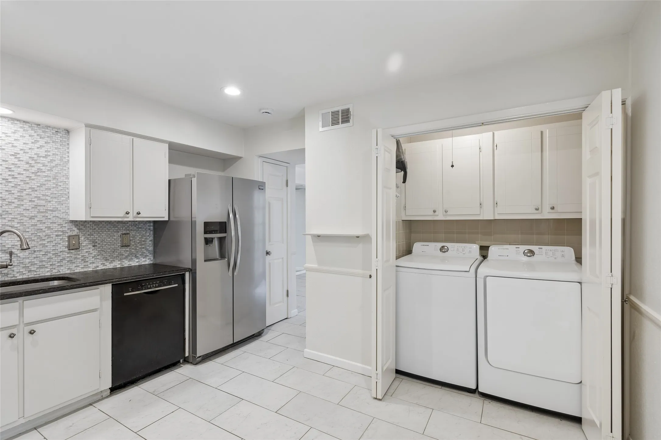 Condominium For Rent in Dallas County , 7518 Woodthrush Drive 17, Dallas, Texas 75230, 3 Bedroom, 3 Bathroom, Garage spaces, 1,520 Sqft, built in 1969, mls#21343854, Real Estate Agent in Dallas, Homes For Rent in Dallas county, Homes For Rent in Dallas, Realtor in Dallas Texas, Real Estate Brokerage Independent Realty Texas, Luminita Cordes Realtor