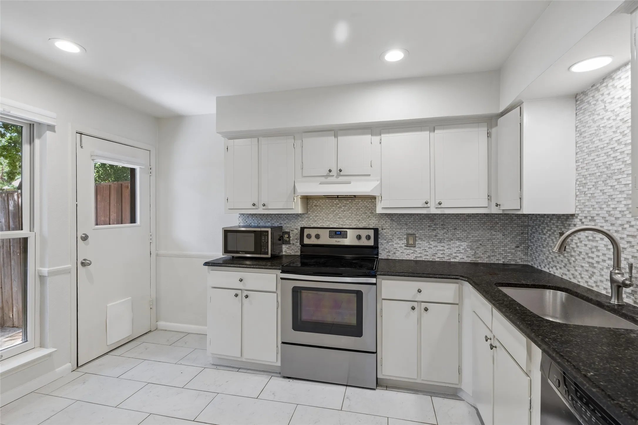 Condominium For Rent in Dallas County , 7518 Woodthrush Drive 17, Dallas, Texas 75230, 3 Bedroom, 3 Bathroom, Garage spaces, 1,520 Sqft, built in 1969, mls#21343854, Real Estate Agent in Dallas, Homes For Rent in Dallas county, Homes For Rent in Dallas, Realtor in Dallas Texas, Real Estate Brokerage Independent Realty Texas, Luminita Cordes Realtor
