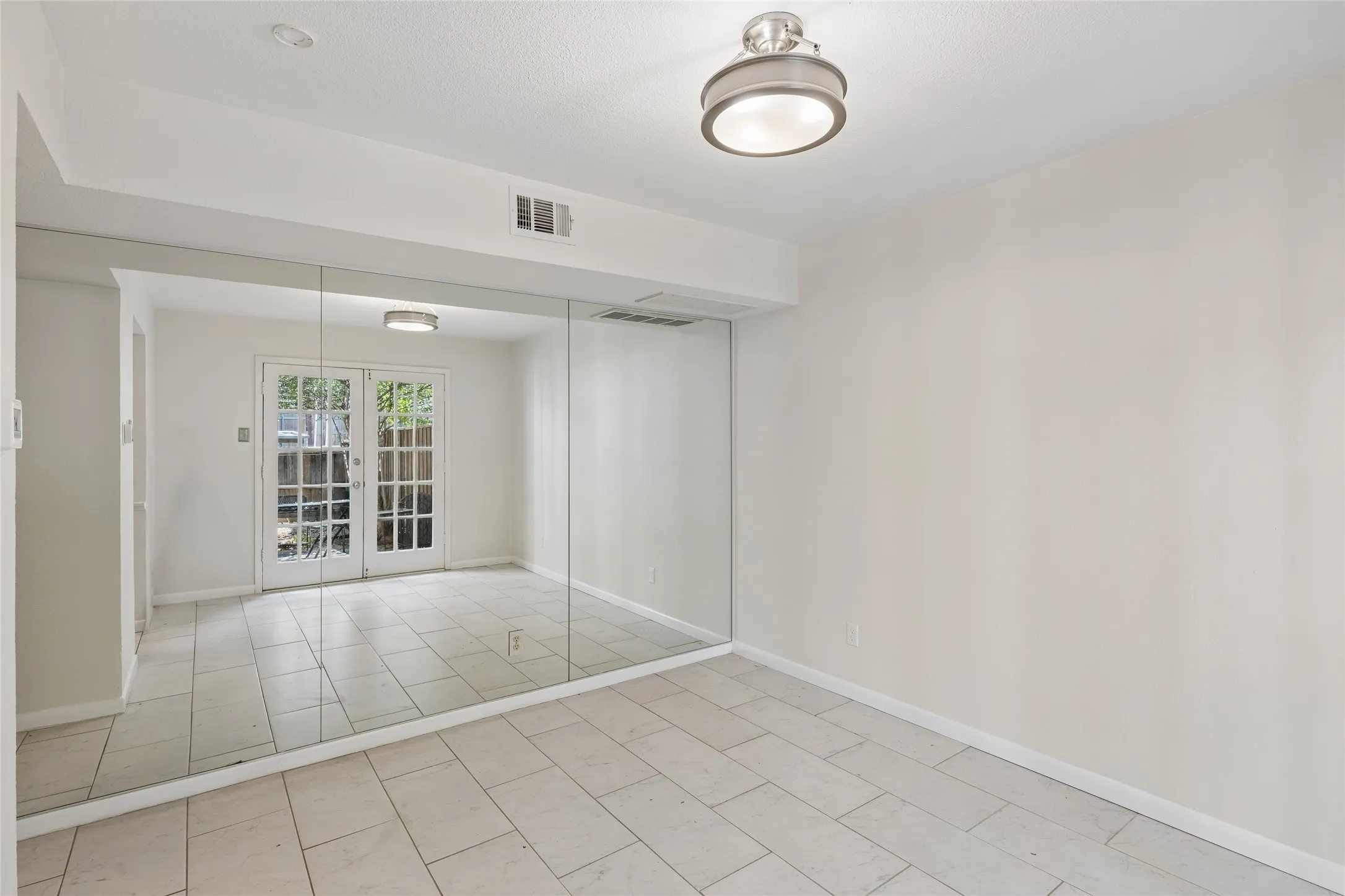 Condominium For Rent in Dallas County , 7518 Woodthrush Drive 17, Dallas, Texas 75230, 3 Bedroom, 3 Bathroom, Garage spaces, 1,520 Sqft, built in 1969, mls#21343854, Real Estate Agent in Dallas, Homes For Rent in Dallas county, Homes For Rent in Dallas, Realtor in Dallas Texas, Real Estate Brokerage Independent Realty Texas, Luminita Cordes Realtor