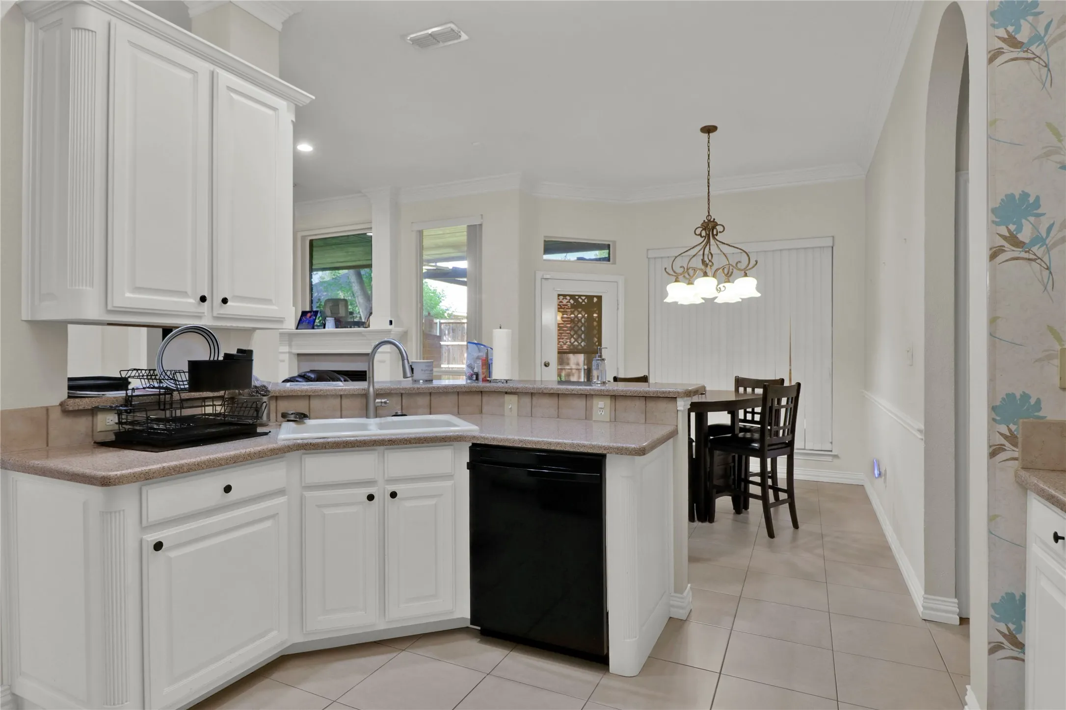 Breakfast bar and a view to outside!