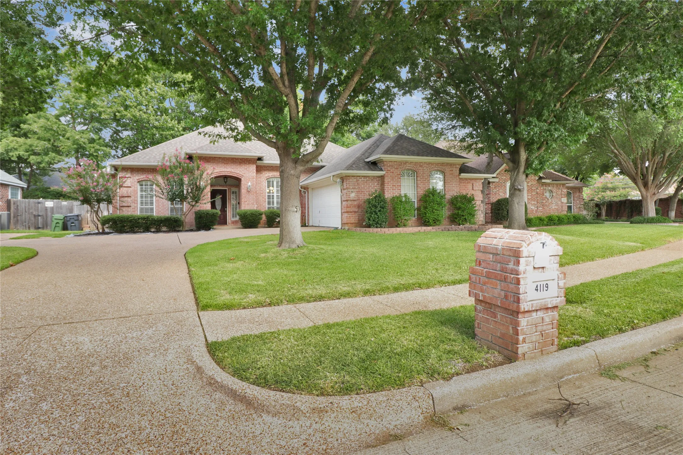 Single Family Residence For Sale in Tarrant County , 4119 Timberbrook Court, Arlington, Texas 76015, 3 Bedroom, 2 Bathroom, 2 Garage spaces, 2,246 Sqft, built in 1998, mls#21347482, Real Estate Agent in Arlington, Homes For Sale in Tarrant county, Homes For Sale in Arlington, Realtor in Arlington Texas, Real Estate Brokerage Independent Realty Texas, Luminita Cordes Realtor