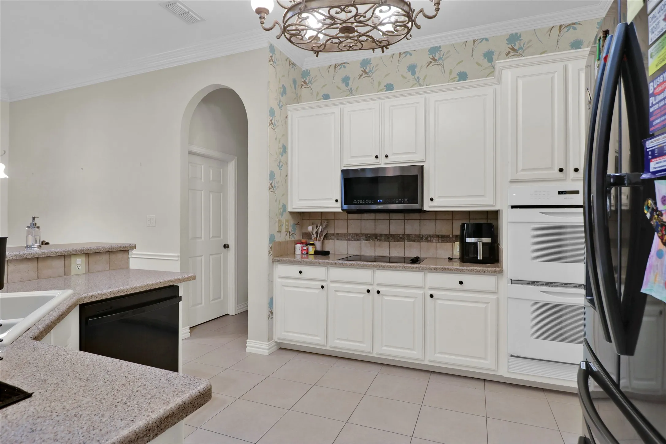 Kitchen with double oven and plenty of counter space!