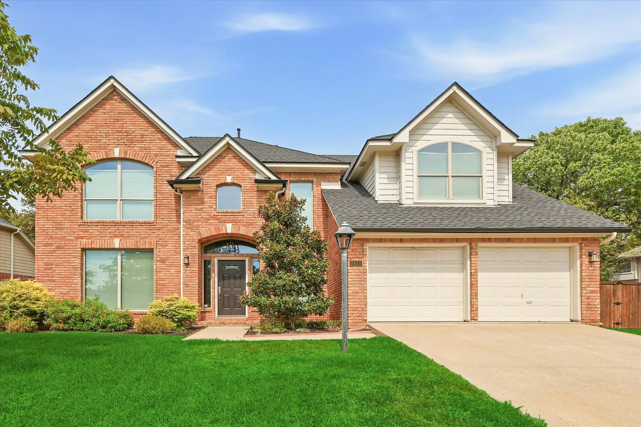 Single Family Residence For Sale in Denton County , 2610 Woodside Drive, Highland Village, Texas 75077, 4 Bedroom, 3 Bathroom, 2 Garage spaces, 2,815 Sqft, built in 1991, mls#21347484, Real Estate Agent in Highland Village, Homes For Sale in Denton county, Homes For Sale in Highland Village, Realtor in Highland Village Texas, Real Estate Brokerage Independent Realty Texas, Luminita Cordes Realtor
