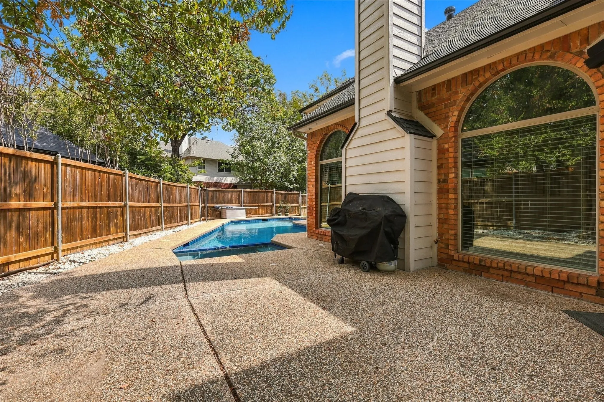 Single Family Residence For Sale in Denton County , 2610 Woodside Drive, Highland Village, Texas 75077, 4 Bedroom, 3 Bathroom, 2 Garage spaces, 2,815 Sqft, built in 1991, mls#21347484, Real Estate Agent in Highland Village, Homes For Sale in Denton county, Homes For Sale in Highland Village, Realtor in Highland Village Texas, Real Estate Brokerage Independent Realty Texas, Luminita Cordes Realtor