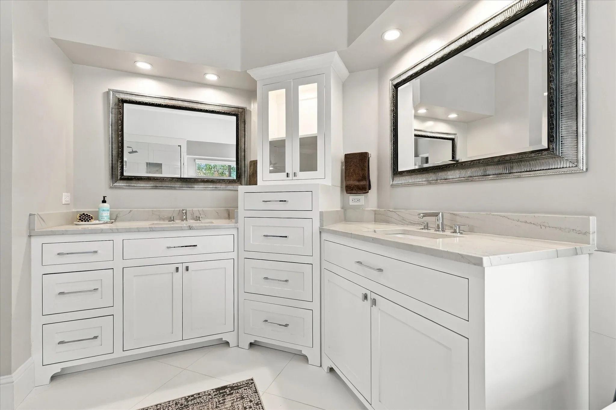 Single Family Residence For Sale in Denton County , 2610 Woodside Drive, Highland Village, Texas 75077, 4 Bedroom, 3 Bathroom, 2 Garage spaces, 2,815 Sqft, built in 1991, mls#21347484, Real Estate Agent in Highland Village, Homes For Sale in Denton county, Homes For Sale in Highland Village, Realtor in Highland Village Texas, Real Estate Brokerage Independent Realty Texas, Luminita Cordes Realtor