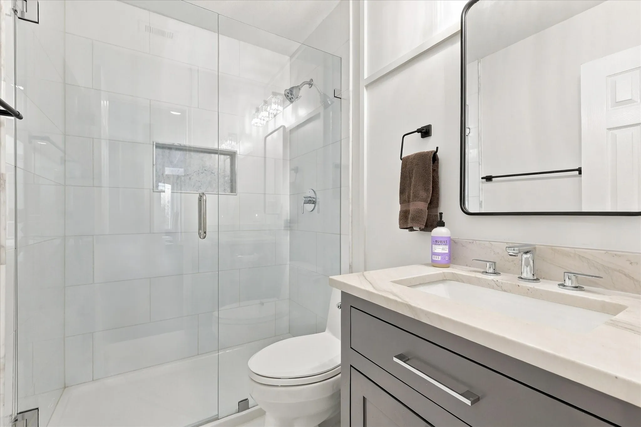 Single Family Residence For Sale in Denton County , 2610 Woodside Drive, Highland Village, Texas 75077, 4 Bedroom, 3 Bathroom, 2 Garage spaces, 2,815 Sqft, built in 1991, mls#21347484, Real Estate Agent in Highland Village, Homes For Sale in Denton county, Homes For Sale in Highland Village, Realtor in Highland Village Texas, Real Estate Brokerage Independent Realty Texas, Luminita Cordes Realtor