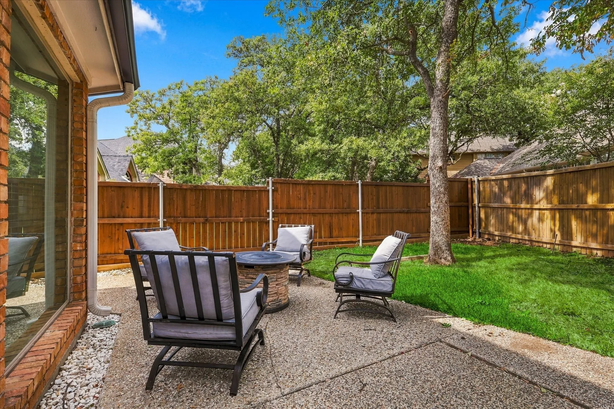 Single Family Residence For Sale in Denton County , 2610 Woodside Drive, Highland Village, Texas 75077, 4 Bedroom, 3 Bathroom, 2 Garage spaces, 2,815 Sqft, built in 1991, mls#21347484, Real Estate Agent in Highland Village, Homes For Sale in Denton county, Homes For Sale in Highland Village, Realtor in Highland Village Texas, Real Estate Brokerage Independent Realty Texas, Luminita Cordes Realtor