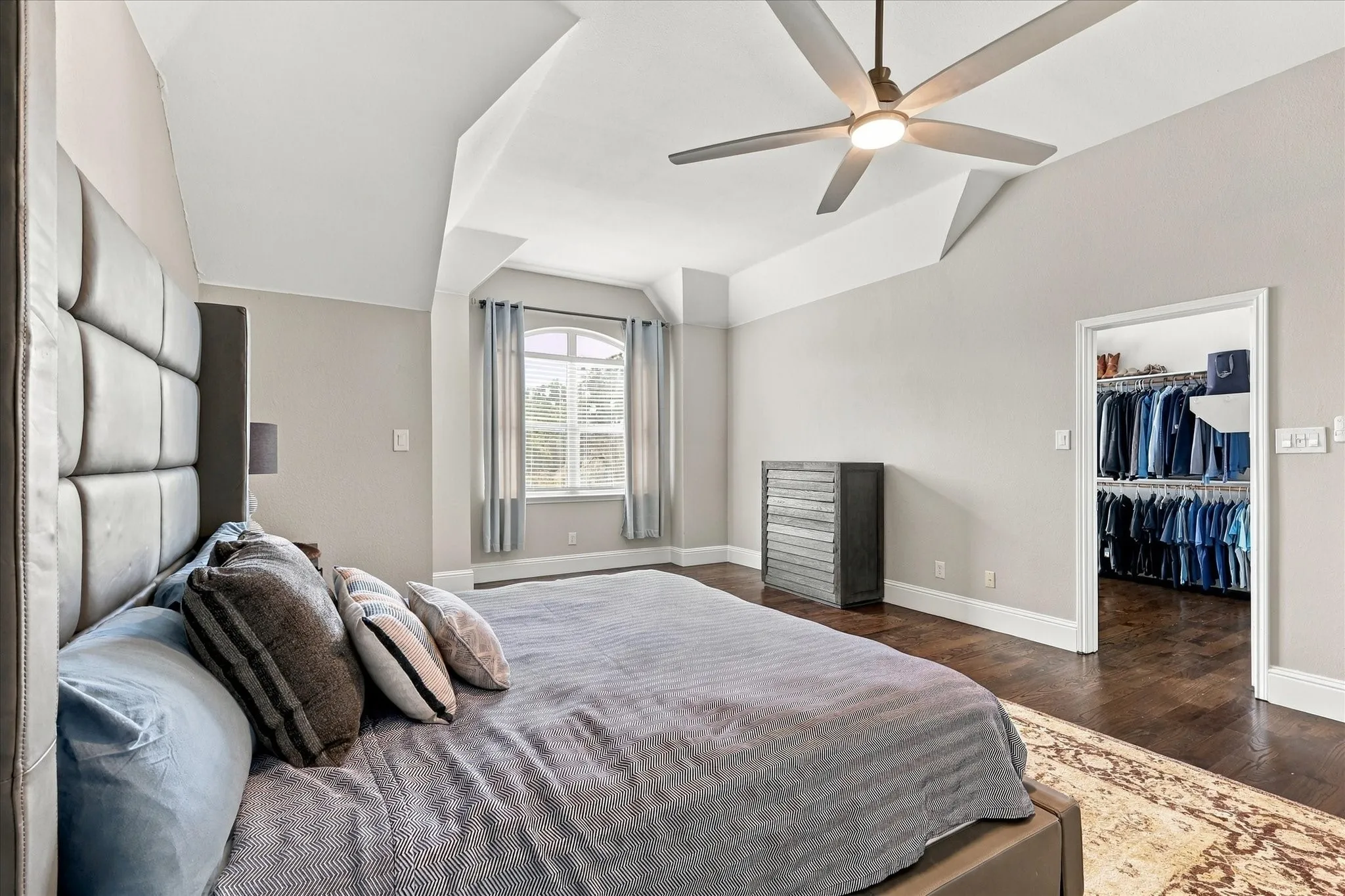 Single Family Residence For Sale in Denton County , 2610 Woodside Drive, Highland Village, Texas 75077, 4 Bedroom, 3 Bathroom, 2 Garage spaces, 2,815 Sqft, built in 1991, mls#21347484, Real Estate Agent in Highland Village, Homes For Sale in Denton county, Homes For Sale in Highland Village, Realtor in Highland Village Texas, Real Estate Brokerage Independent Realty Texas, Luminita Cordes Realtor
