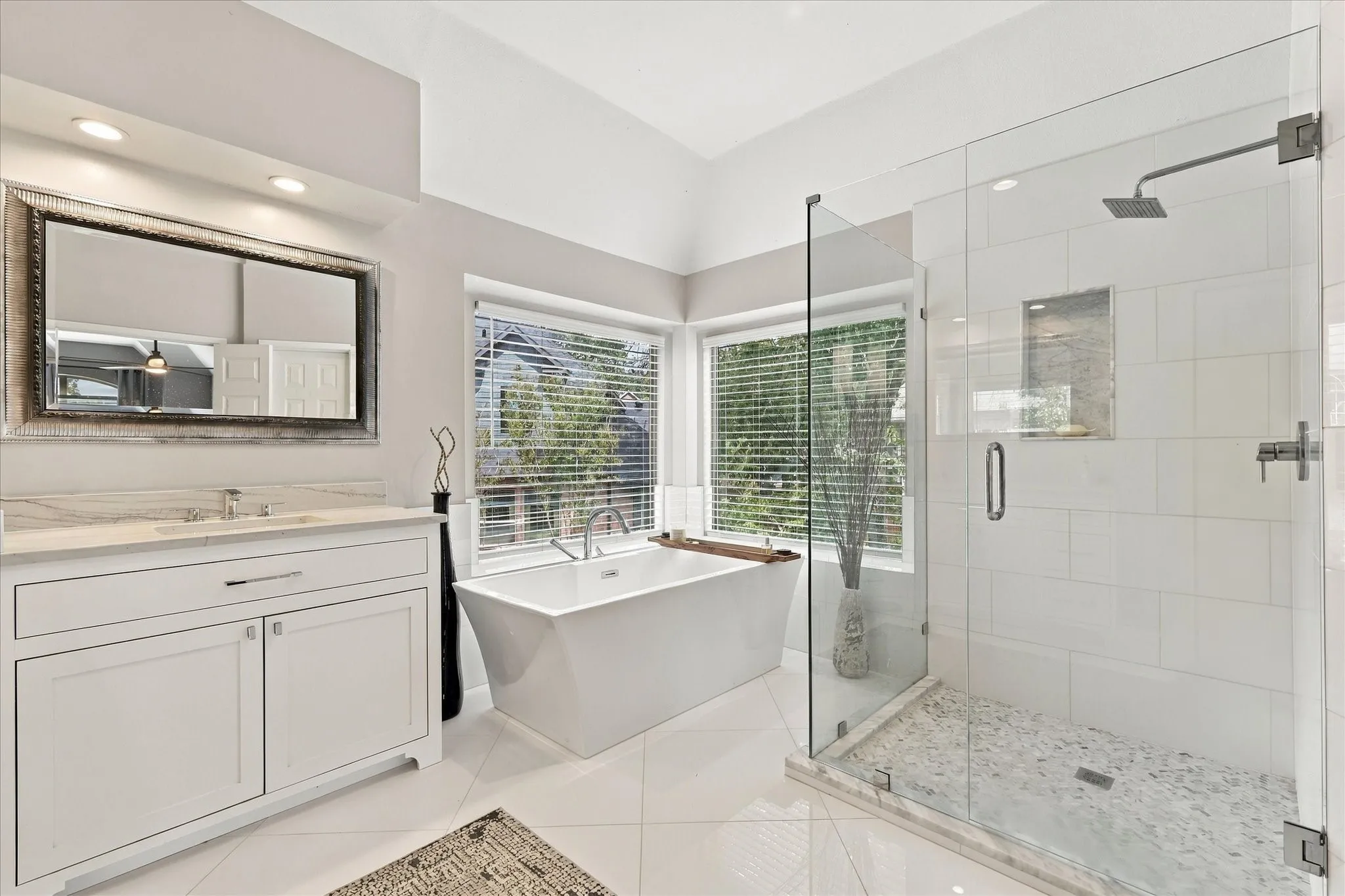 Single Family Residence For Sale in Denton County , 2610 Woodside Drive, Highland Village, Texas 75077, 4 Bedroom, 3 Bathroom, 2 Garage spaces, 2,815 Sqft, built in 1991, mls#21347484, Real Estate Agent in Highland Village, Homes For Sale in Denton county, Homes For Sale in Highland Village, Realtor in Highland Village Texas, Real Estate Brokerage Independent Realty Texas, Luminita Cordes Realtor