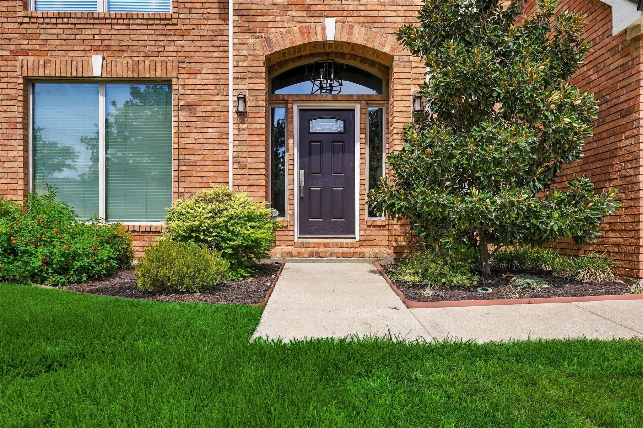Single Family Residence For Sale in Denton County , 2610 Woodside Drive, Highland Village, Texas 75077, 4 Bedroom, 3 Bathroom, 2 Garage spaces, 2,815 Sqft, built in 1991, mls#21347484, Real Estate Agent in Highland Village, Homes For Sale in Denton county, Homes For Sale in Highland Village, Realtor in Highland Village Texas, Real Estate Brokerage Independent Realty Texas, Luminita Cordes Realtor