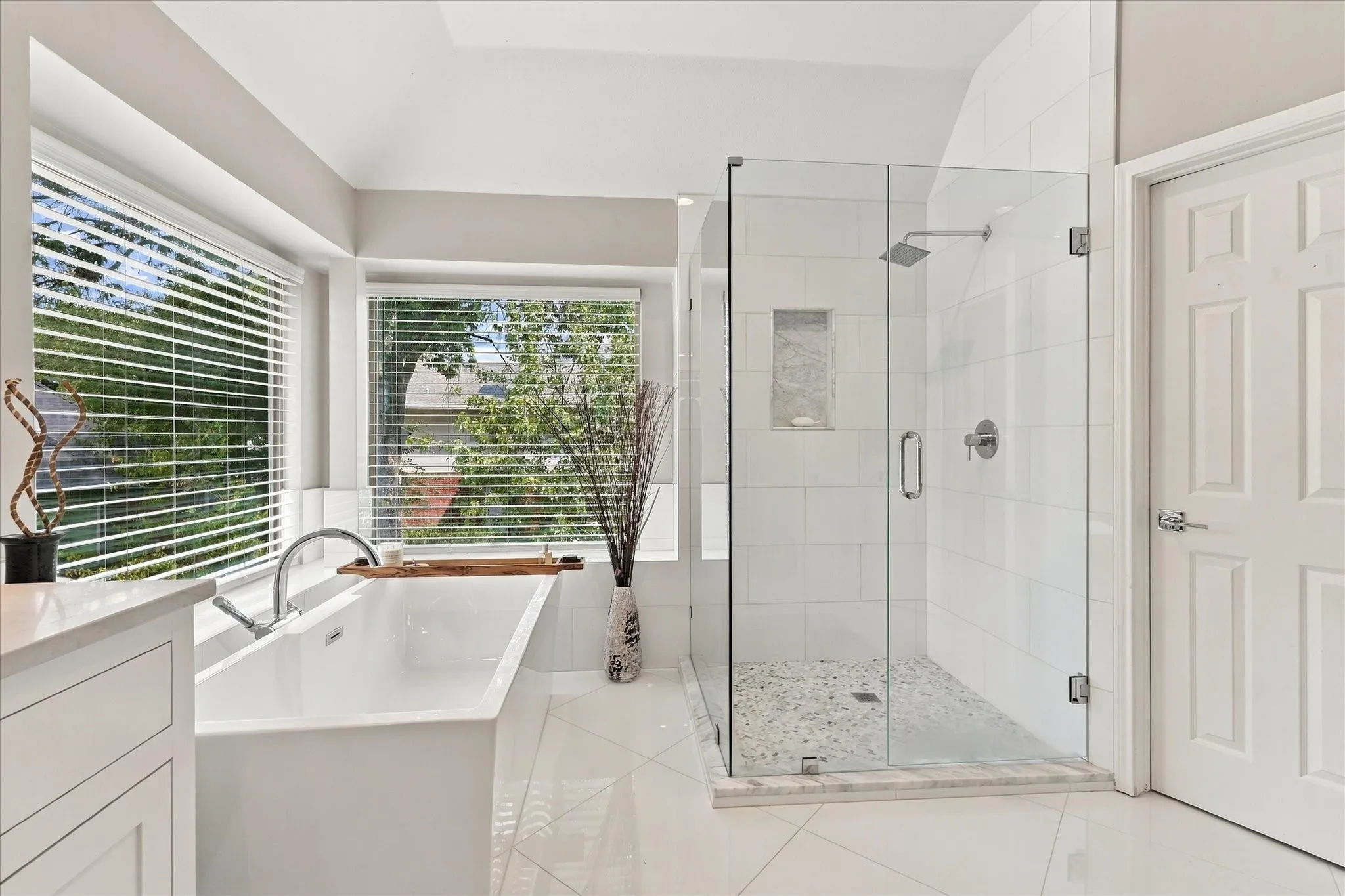Single Family Residence For Sale in Denton County , 2610 Woodside Drive, Highland Village, Texas 75077, 4 Bedroom, 3 Bathroom, 2 Garage spaces, 2,815 Sqft, built in 1991, mls#21347484, Real Estate Agent in Highland Village, Homes For Sale in Denton county, Homes For Sale in Highland Village, Realtor in Highland Village Texas, Real Estate Brokerage Independent Realty Texas, Luminita Cordes Realtor