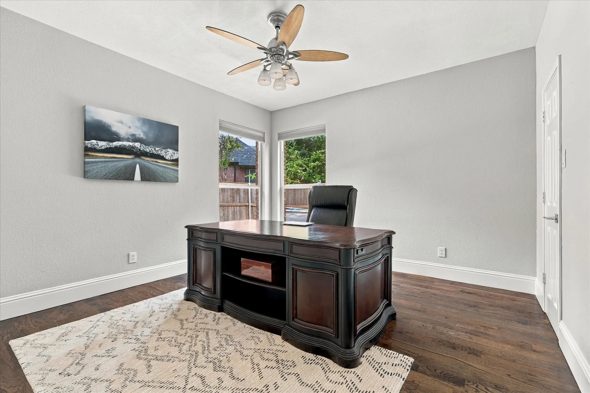 Single Family Residence For Sale in Denton County , 2610 Woodside Drive, Highland Village, Texas 75077, 4 Bedroom, 3 Bathroom, 2 Garage spaces, 2,815 Sqft, built in 1991, mls#21347484, Real Estate Agent in Highland Village, Homes For Sale in Denton county, Homes For Sale in Highland Village, Realtor in Highland Village Texas, Real Estate Brokerage Independent Realty Texas, Luminita Cordes Realtor