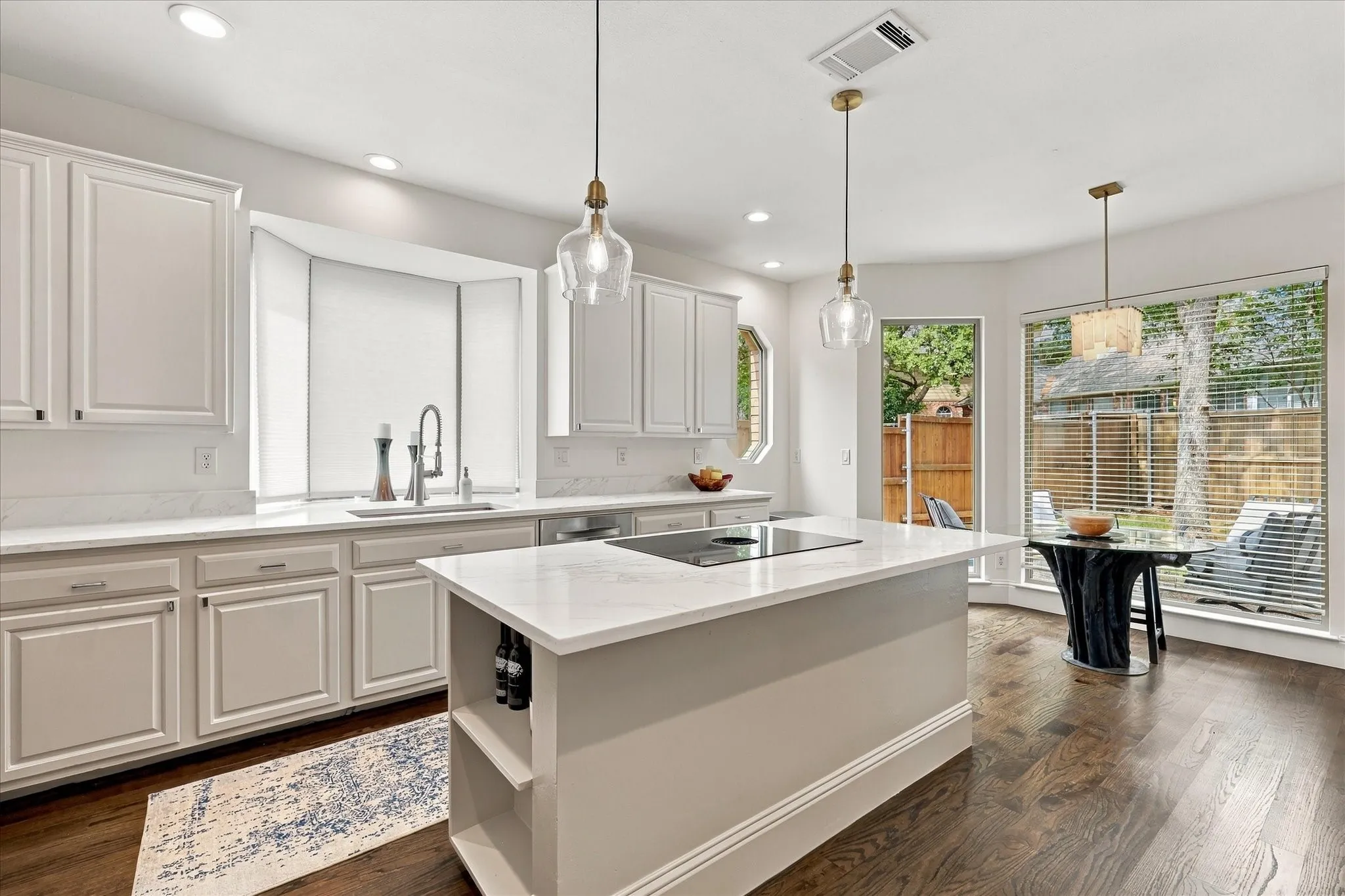 Single Family Residence For Sale in Denton County , 2610 Woodside Drive, Highland Village, Texas 75077, 4 Bedroom, 3 Bathroom, 2 Garage spaces, 2,815 Sqft, built in 1991, mls#21347484, Real Estate Agent in Highland Village, Homes For Sale in Denton county, Homes For Sale in Highland Village, Realtor in Highland Village Texas, Real Estate Brokerage Independent Realty Texas, Luminita Cordes Realtor