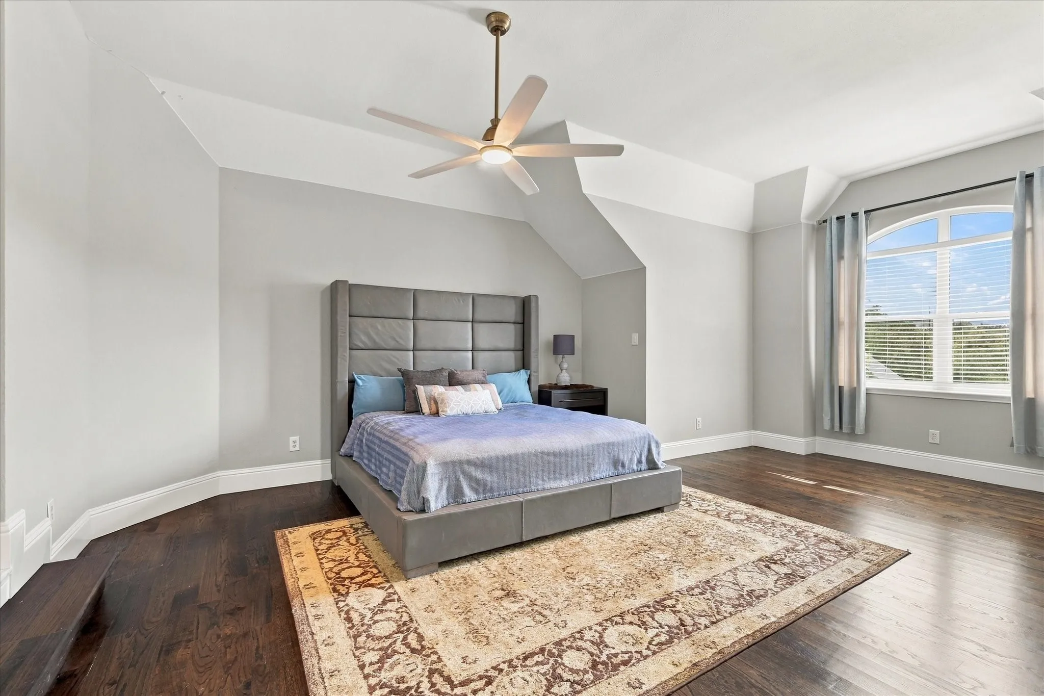 Single Family Residence For Sale in Denton County , 2610 Woodside Drive, Highland Village, Texas 75077, 4 Bedroom, 3 Bathroom, 2 Garage spaces, 2,815 Sqft, built in 1991, mls#21347484, Real Estate Agent in Highland Village, Homes For Sale in Denton county, Homes For Sale in Highland Village, Realtor in Highland Village Texas, Real Estate Brokerage Independent Realty Texas, Luminita Cordes Realtor