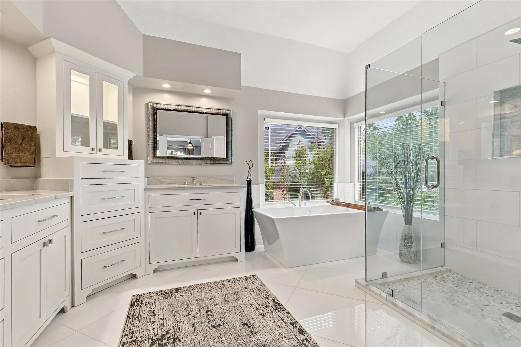 Single Family Residence For Sale in Denton County , 2610 Woodside Drive, Highland Village, Texas 75077, 4 Bedroom, 3 Bathroom, 2 Garage spaces, 2,815 Sqft, built in 1991, mls#21347484, Real Estate Agent in Highland Village, Homes For Sale in Denton county, Homes For Sale in Highland Village, Realtor in Highland Village Texas, Real Estate Brokerage Independent Realty Texas, Luminita Cordes Realtor
