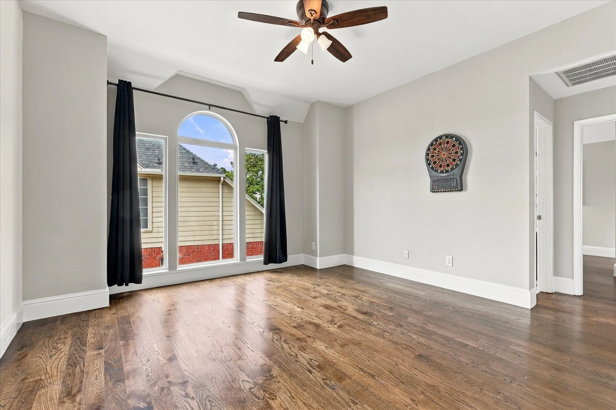 Single Family Residence For Sale in Denton County , 2610 Woodside Drive, Highland Village, Texas 75077, 4 Bedroom, 3 Bathroom, 2 Garage spaces, 2,815 Sqft, built in 1991, mls#21347484, Real Estate Agent in Highland Village, Homes For Sale in Denton county, Homes For Sale in Highland Village, Realtor in Highland Village Texas, Real Estate Brokerage Independent Realty Texas, Luminita Cordes Realtor