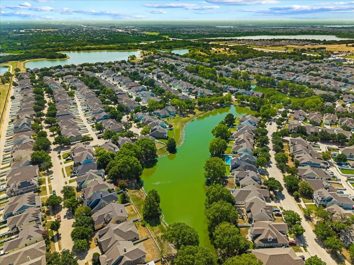 Single Family Residence For Sale in Denton County , 10104 Lakeview Drive, Providence Village, Texas 76227, 4 Bedroom, 2 Bathroom, 2 Garage spaces, 2,015 Sqft, built in 2003, mls#21344232, Real Estate Agent in Providence Village, Homes For Sale in Denton county, Homes For Sale in Providence Village, Realtor in Providence Village Texas, Real Estate Brokerage Independent Realty Texas, Luminita Cordes Realtor