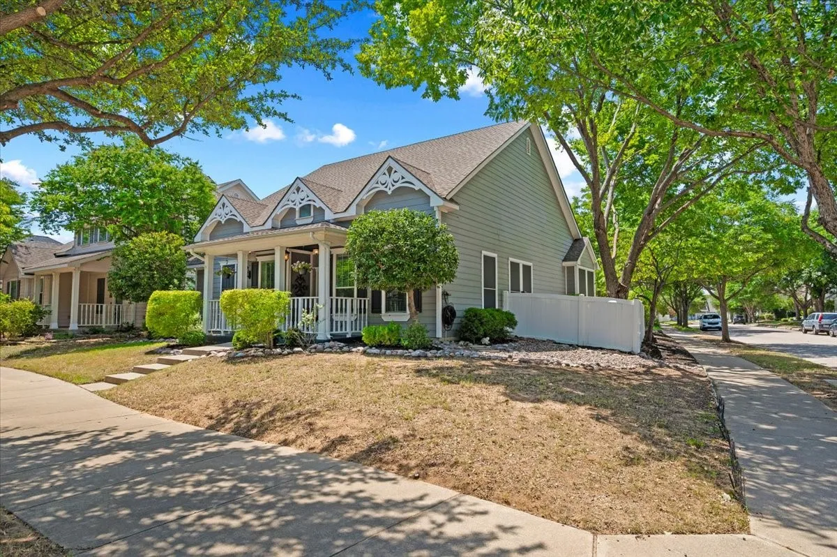 Single Family Residence For Sale in Denton County , 10104 Lakeview Drive, Providence Village, Texas 76227, 4 Bedroom, 2 Bathroom, 2 Garage spaces, 2,015 Sqft, built in 2003, mls#21344232, Real Estate Agent in Providence Village, Homes For Sale in Denton county, Homes For Sale in Providence Village, Realtor in Providence Village Texas, Real Estate Brokerage Independent Realty Texas, Luminita Cordes Realtor