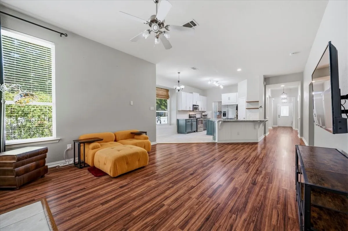 Single Family Residence For Sale in Denton County , 10104 Lakeview Drive, Providence Village, Texas 76227, 4 Bedroom, 2 Bathroom, 2 Garage spaces, 2,015 Sqft, built in 2003, mls#21344232, Real Estate Agent in Providence Village, Homes For Sale in Denton county, Homes For Sale in Providence Village, Realtor in Providence Village Texas, Real Estate Brokerage Independent Realty Texas, Luminita Cordes Realtor