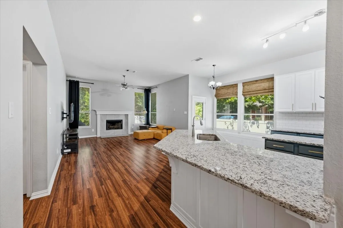 Single Family Residence For Sale in Denton County , 10104 Lakeview Drive, Providence Village, Texas 76227, 4 Bedroom, 2 Bathroom, 2 Garage spaces, 2,015 Sqft, built in 2003, mls#21344232, Real Estate Agent in Providence Village, Homes For Sale in Denton county, Homes For Sale in Providence Village, Realtor in Providence Village Texas, Real Estate Brokerage Independent Realty Texas, Luminita Cordes Realtor