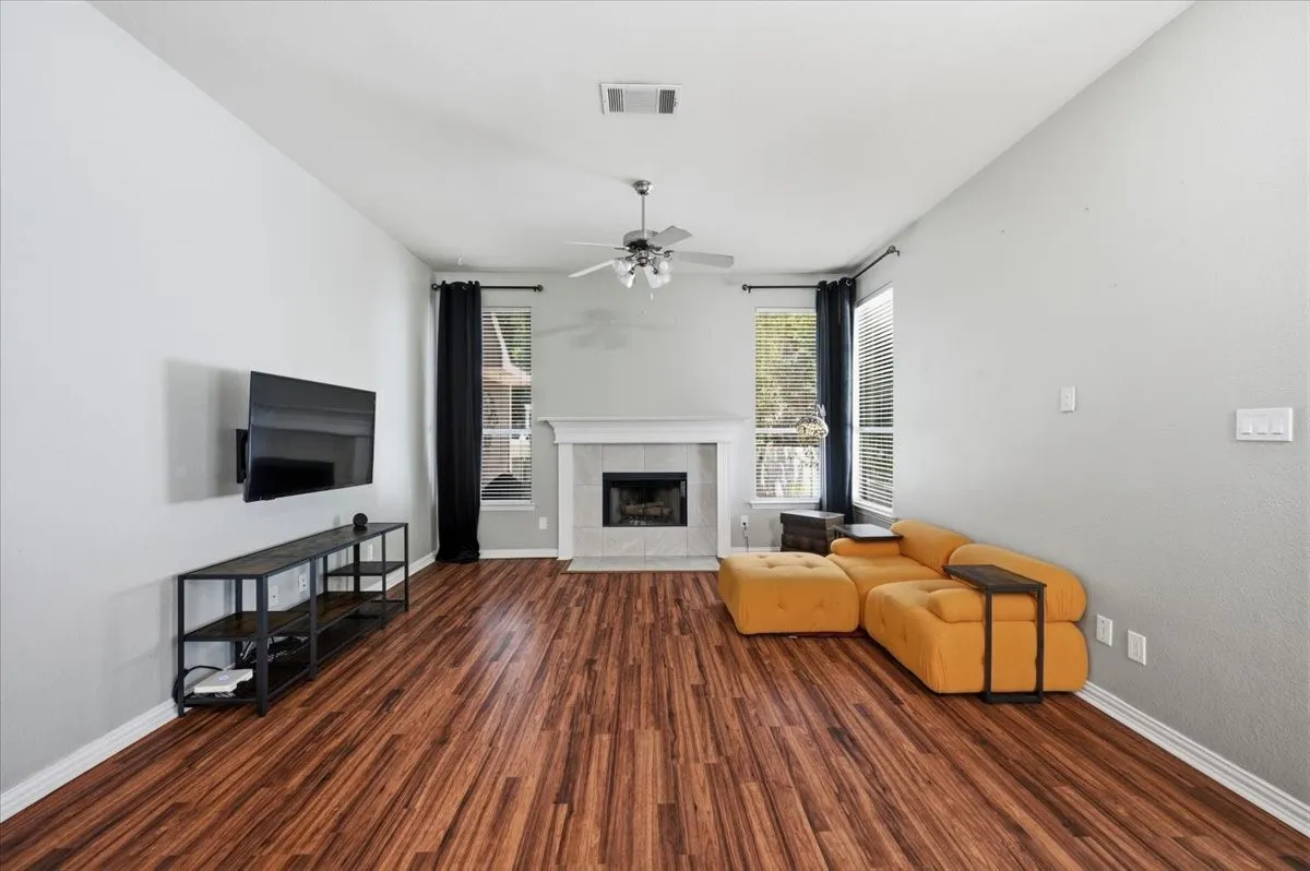 Single Family Residence For Sale in Denton County , 10104 Lakeview Drive, Providence Village, Texas 76227, 4 Bedroom, 2 Bathroom, 2 Garage spaces, 2,015 Sqft, built in 2003, mls#21344232, Real Estate Agent in Providence Village, Homes For Sale in Denton county, Homes For Sale in Providence Village, Realtor in Providence Village Texas, Real Estate Brokerage Independent Realty Texas, Luminita Cordes Realtor