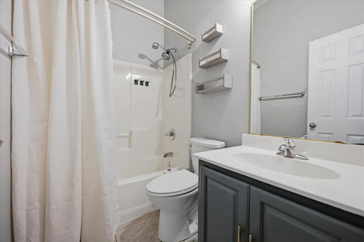 Single Family Residence For Sale in Denton County , 10104 Lakeview Drive, Providence Village, Texas 76227, 4 Bedroom, 2 Bathroom, 2 Garage spaces, 2,015 Sqft, built in 2003, mls#21344232, Real Estate Agent in Providence Village, Homes For Sale in Denton county, Homes For Sale in Providence Village, Realtor in Providence Village Texas, Real Estate Brokerage Independent Realty Texas, Luminita Cordes Realtor