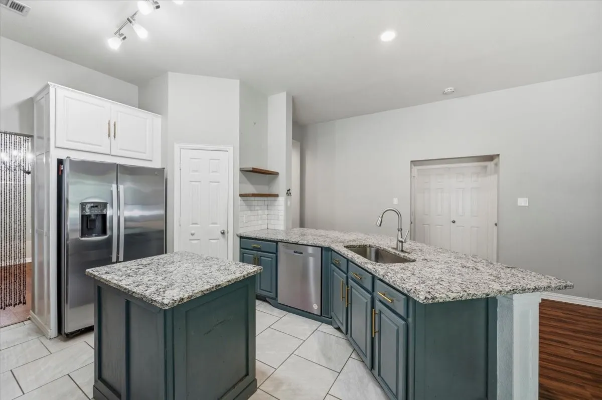 Single Family Residence For Sale in Denton County , 10104 Lakeview Drive, Providence Village, Texas 76227, 4 Bedroom, 2 Bathroom, 2 Garage spaces, 2,015 Sqft, built in 2003, mls#21344232, Real Estate Agent in Providence Village, Homes For Sale in Denton county, Homes For Sale in Providence Village, Realtor in Providence Village Texas, Real Estate Brokerage Independent Realty Texas, Luminita Cordes Realtor
