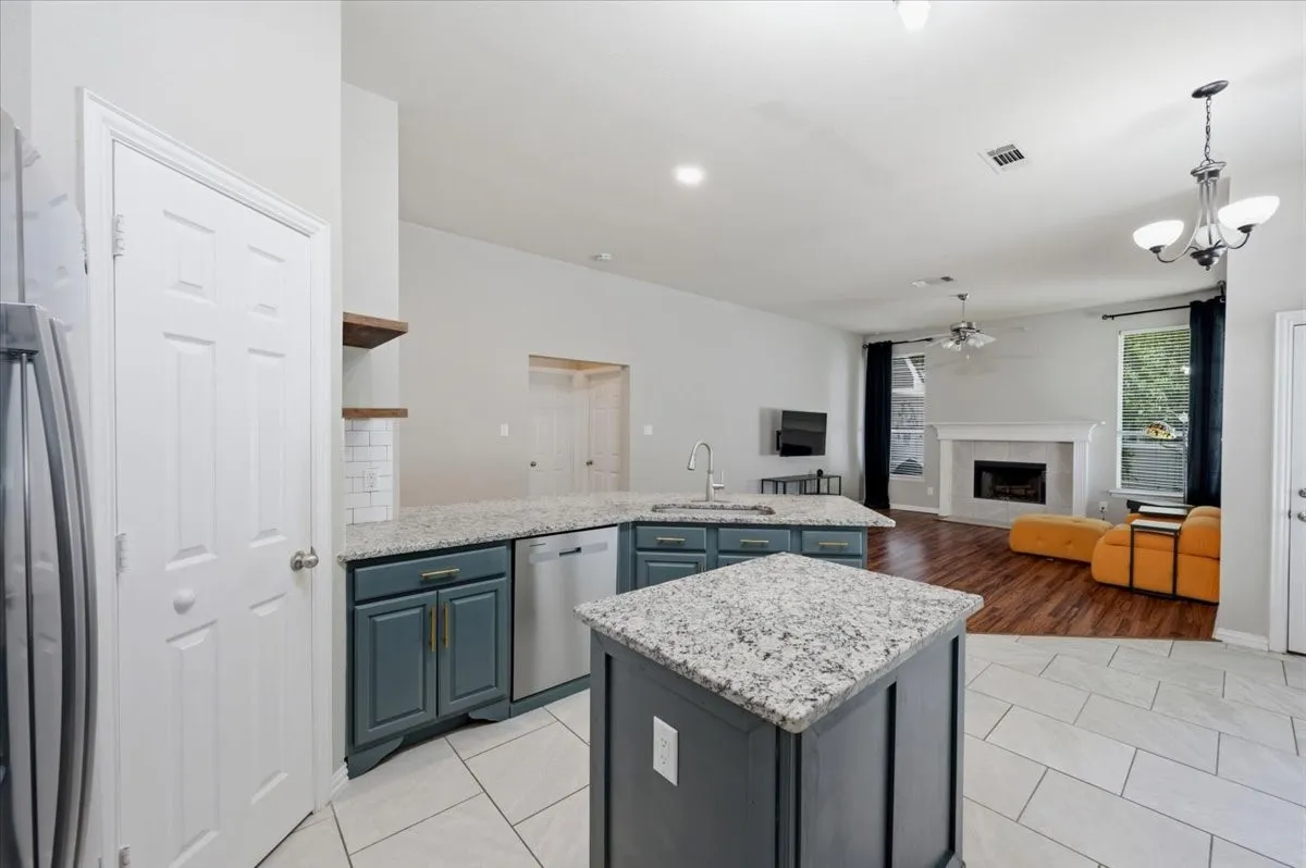 Single Family Residence For Sale in Denton County , 10104 Lakeview Drive, Providence Village, Texas 76227, 4 Bedroom, 2 Bathroom, 2 Garage spaces, 2,015 Sqft, built in 2003, mls#21344232, Real Estate Agent in Providence Village, Homes For Sale in Denton county, Homes For Sale in Providence Village, Realtor in Providence Village Texas, Real Estate Brokerage Independent Realty Texas, Luminita Cordes Realtor