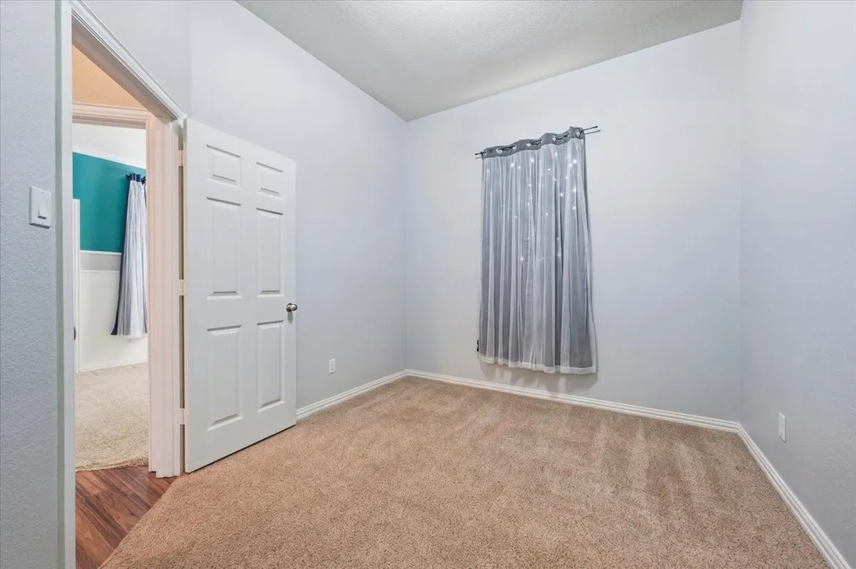 Single Family Residence For Sale in Denton County , 10104 Lakeview Drive, Providence Village, Texas 76227, 4 Bedroom, 2 Bathroom, 2 Garage spaces, 2,015 Sqft, built in 2003, mls#21344232, Real Estate Agent in Providence Village, Homes For Sale in Denton county, Homes For Sale in Providence Village, Realtor in Providence Village Texas, Real Estate Brokerage Independent Realty Texas, Luminita Cordes Realtor