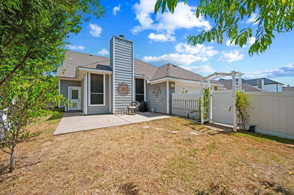 Single Family Residence For Sale in Denton County , 10104 Lakeview Drive, Providence Village, Texas 76227, 4 Bedroom, 2 Bathroom, 2 Garage spaces, 2,015 Sqft, built in 2003, mls#21344232, Real Estate Agent in Providence Village, Homes For Sale in Denton county, Homes For Sale in Providence Village, Realtor in Providence Village Texas, Real Estate Brokerage Independent Realty Texas, Luminita Cordes Realtor