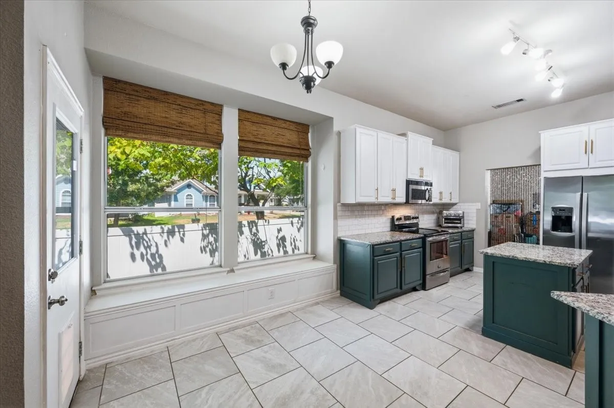 Single Family Residence For Sale in Denton County , 10104 Lakeview Drive, Providence Village, Texas 76227, 4 Bedroom, 2 Bathroom, 2 Garage spaces, 2,015 Sqft, built in 2003, mls#21344232, Real Estate Agent in Providence Village, Homes For Sale in Denton county, Homes For Sale in Providence Village, Realtor in Providence Village Texas, Real Estate Brokerage Independent Realty Texas, Luminita Cordes Realtor