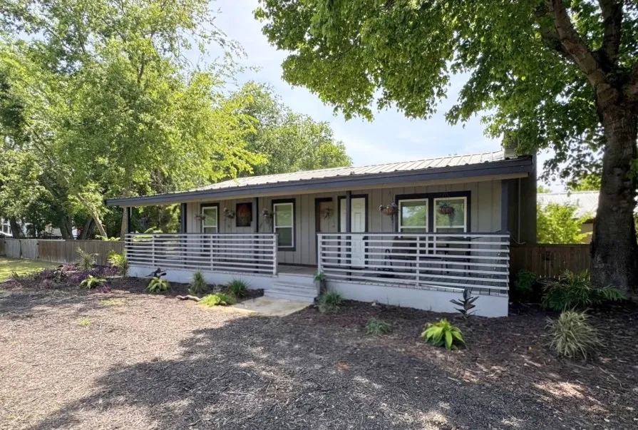 Single Family Residence For Sale in Hunt County , 1101 Redoak Drive, West Tawakoni, Texas 75474, 5 Bedrooms, 2 Bathrooms, Garage spaces, 2,860 Sqft, built in 1976, Price $287,999, mls#21347342, Real Estate Agent in West Tawakoni, Homes For Sale in Hunt county, Homes For Sale in West Tawakoni, Realtor in West Tawakoni Texas, Real Estate Brokerage Independent Realty Texas, Luminita Cordes Realtor