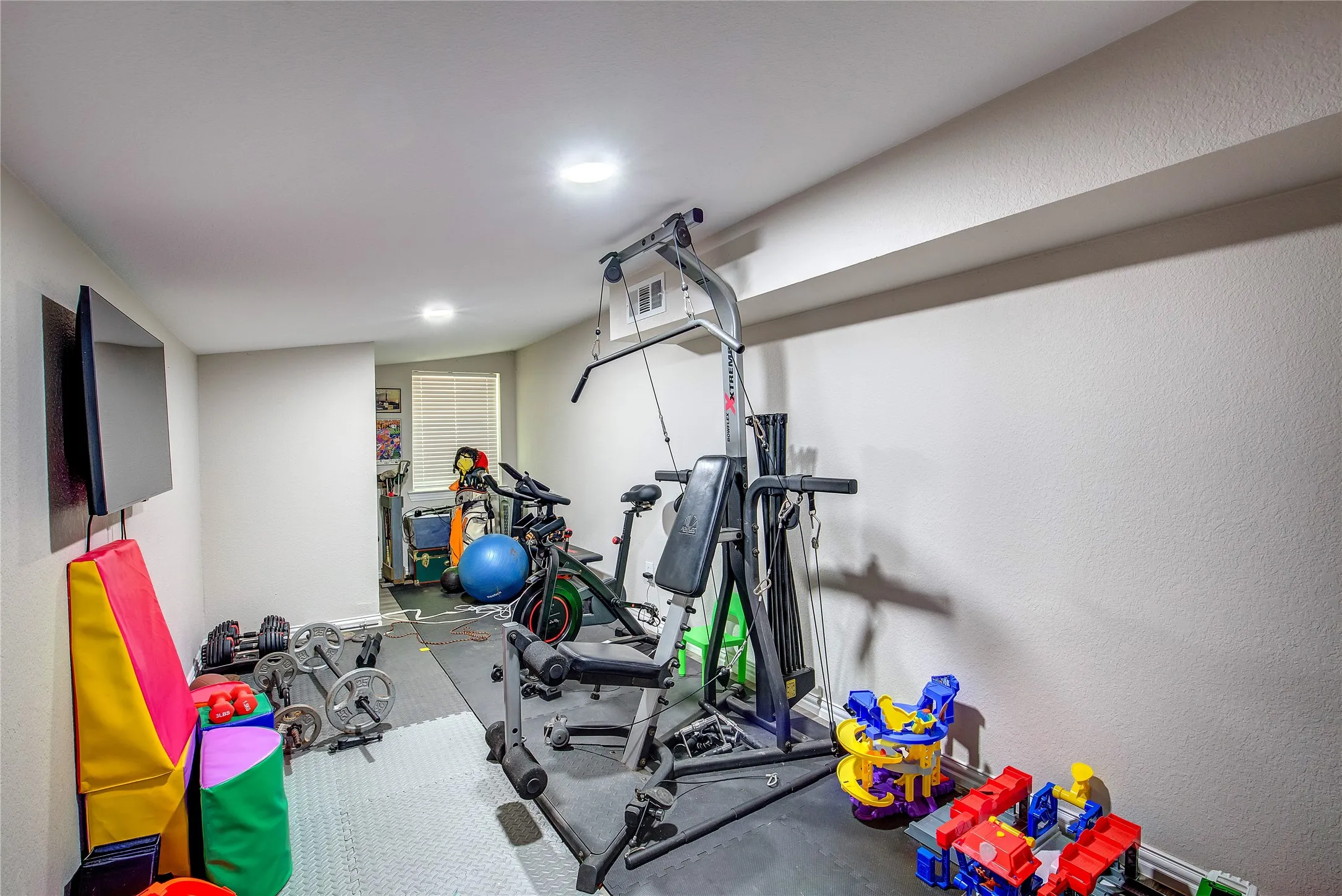 Exercise area with a textured wall